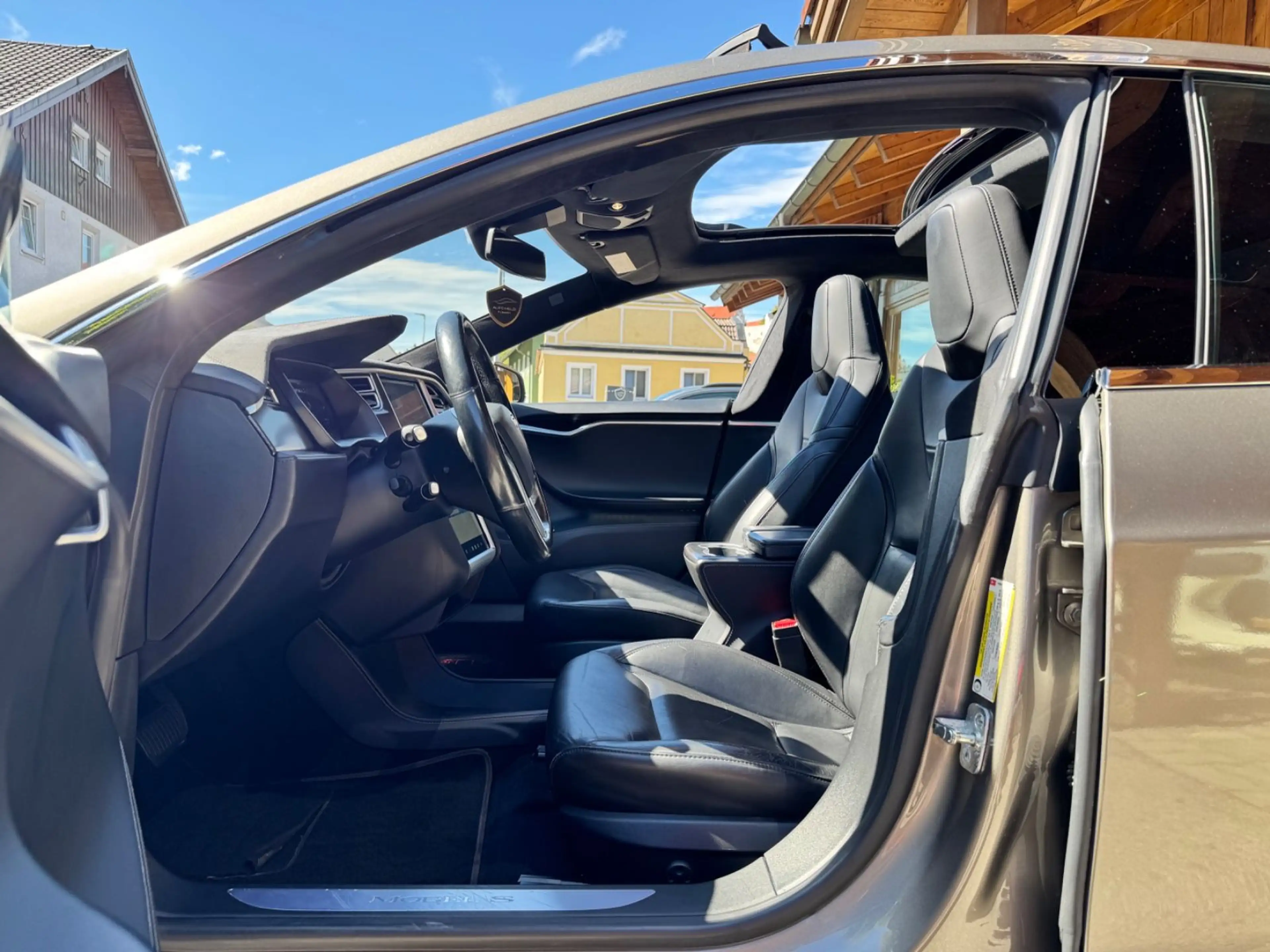 Tesla Model S 85D Supercharger free Turbine Pano 7-Sitzer — photo 10