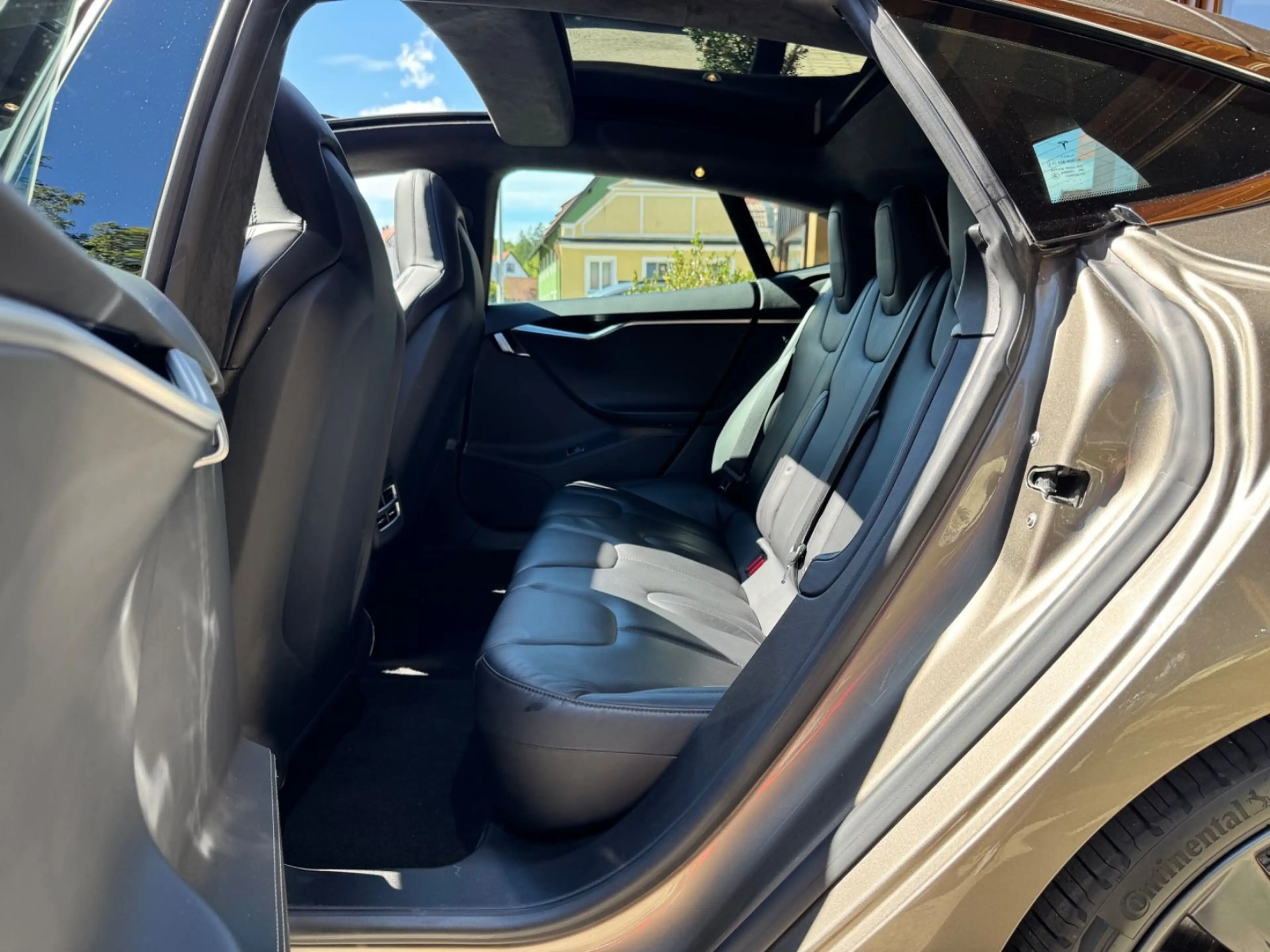 Tesla Model S 85D Supercharger free Turbine Pano 7-Sitzer — photo 14