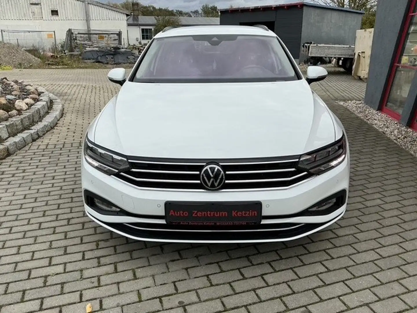 Volkswagen Passat Variant Business 2,0 TDI Automatik Weiß - 2