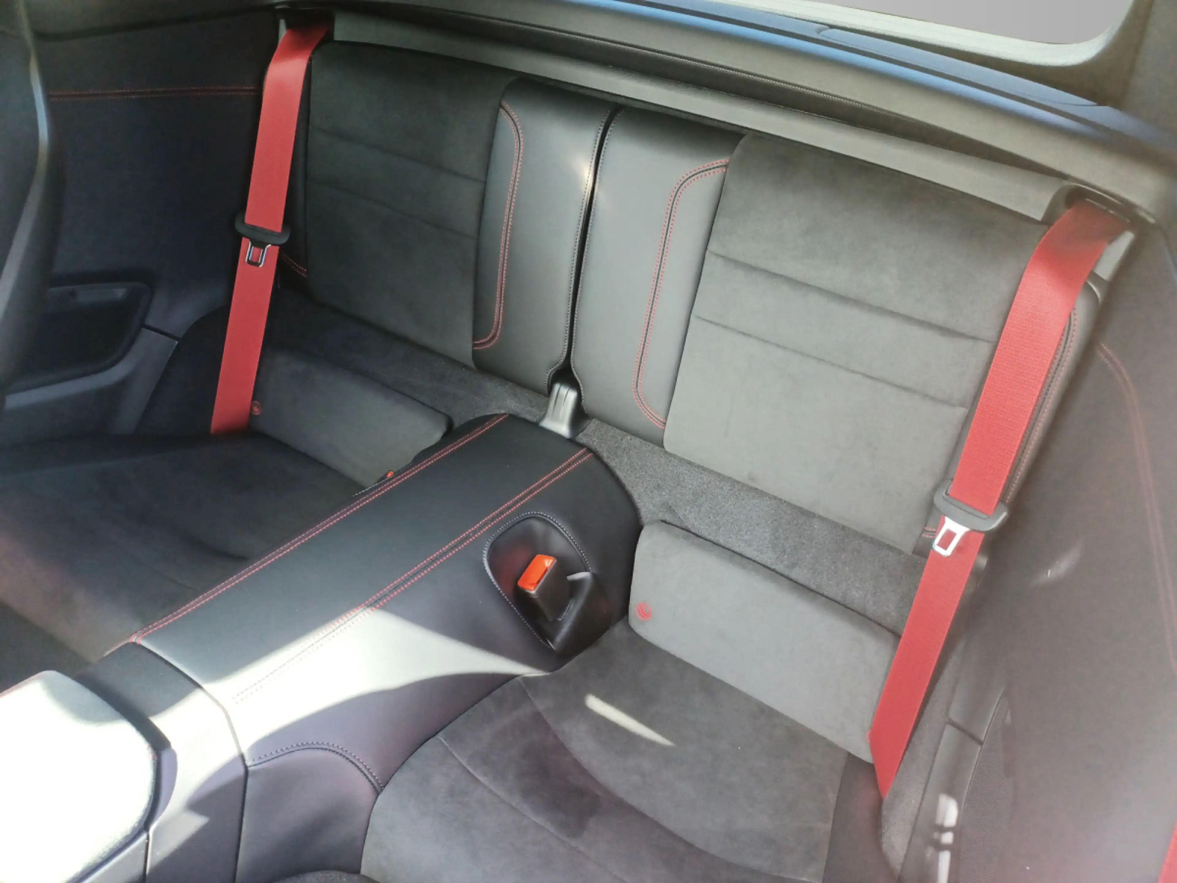 Porsche 911 Carrera 4 GTS Cabriolet — photo 15