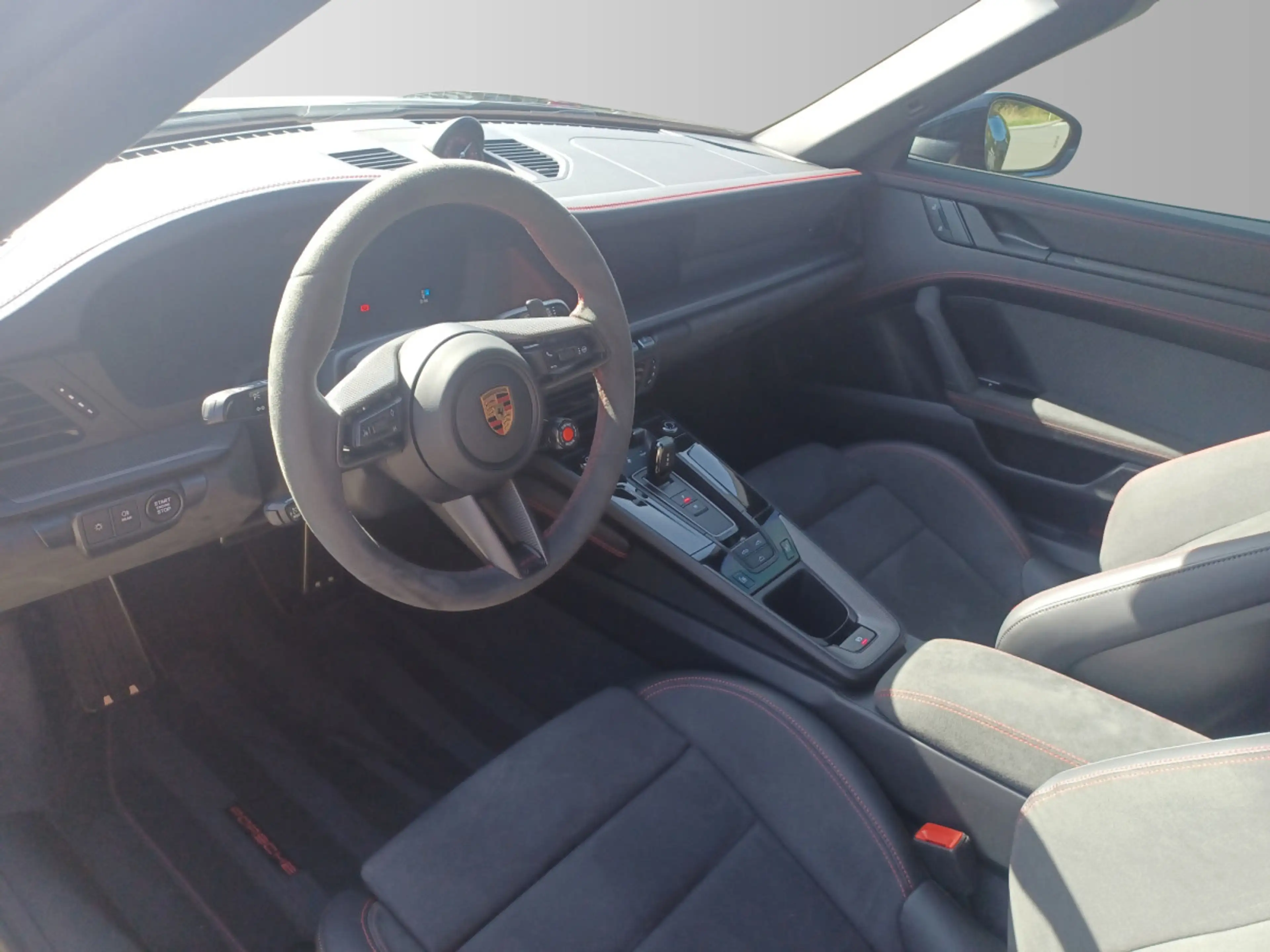 Porsche 911 Carrera 4 GTS Cabriolet — photo 10