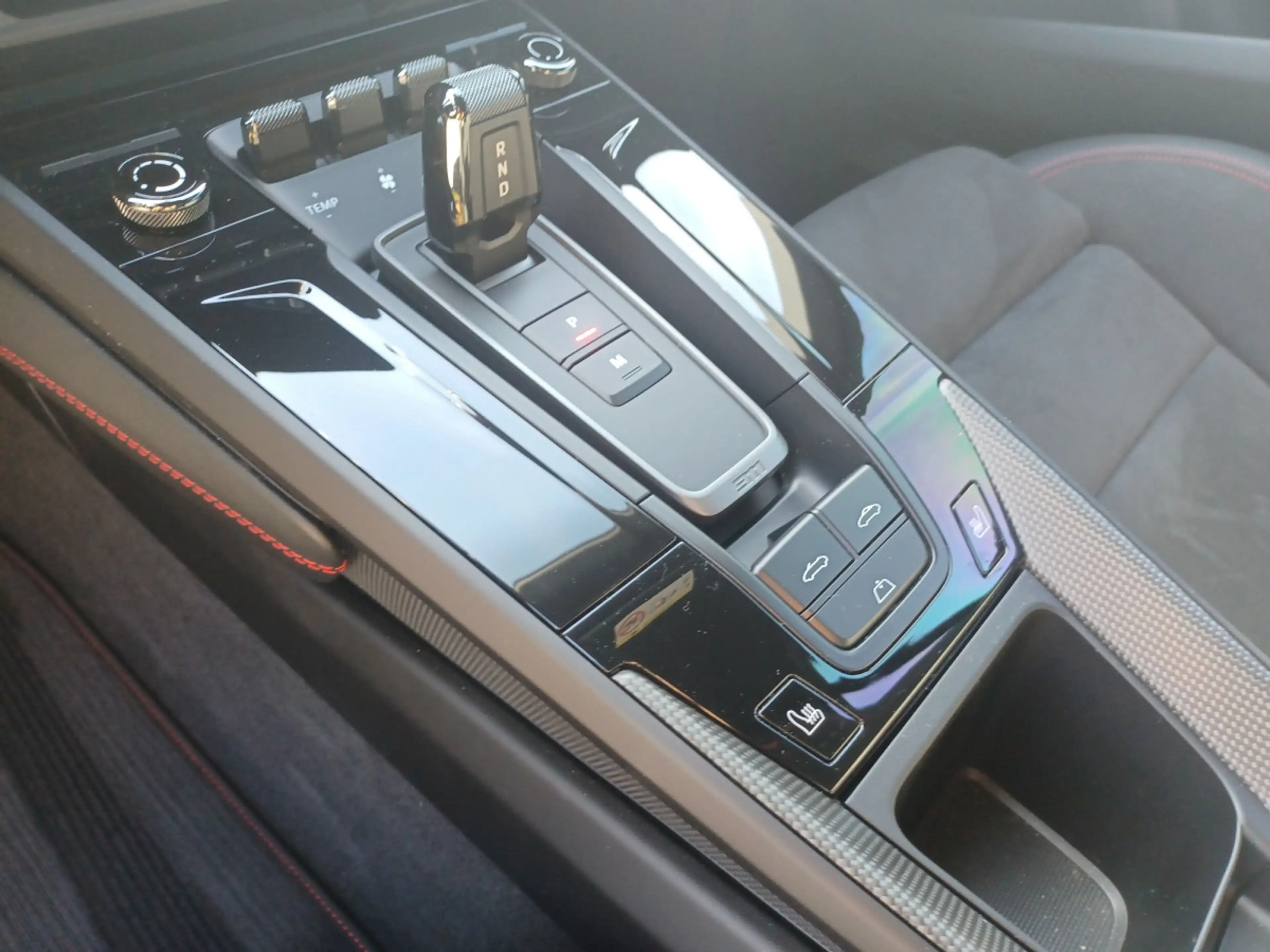 Porsche 911 Carrera 4 GTS Cabriolet — photo 13