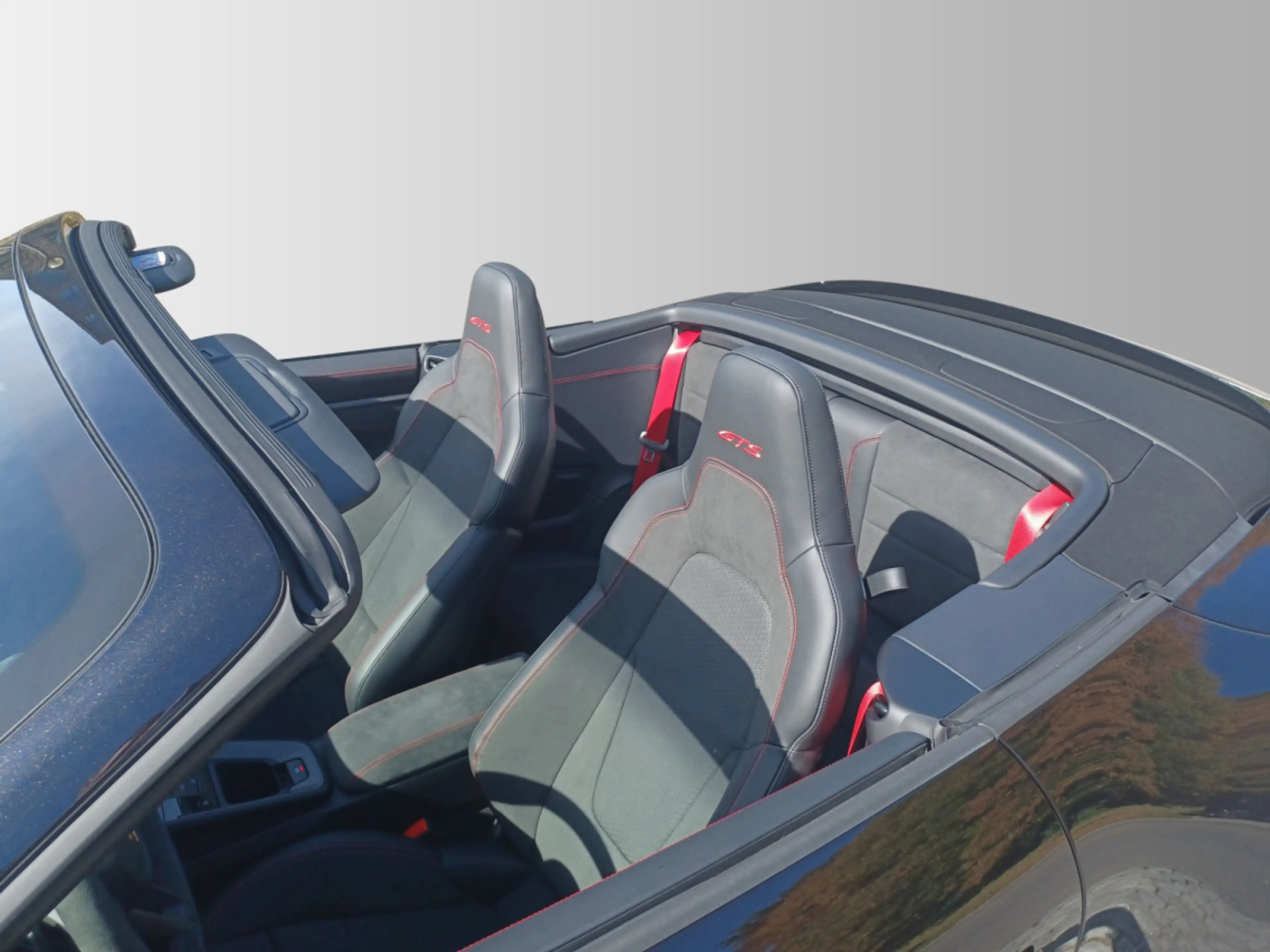 Porsche 911 Carrera 4 GTS Cabriolet — photo 3