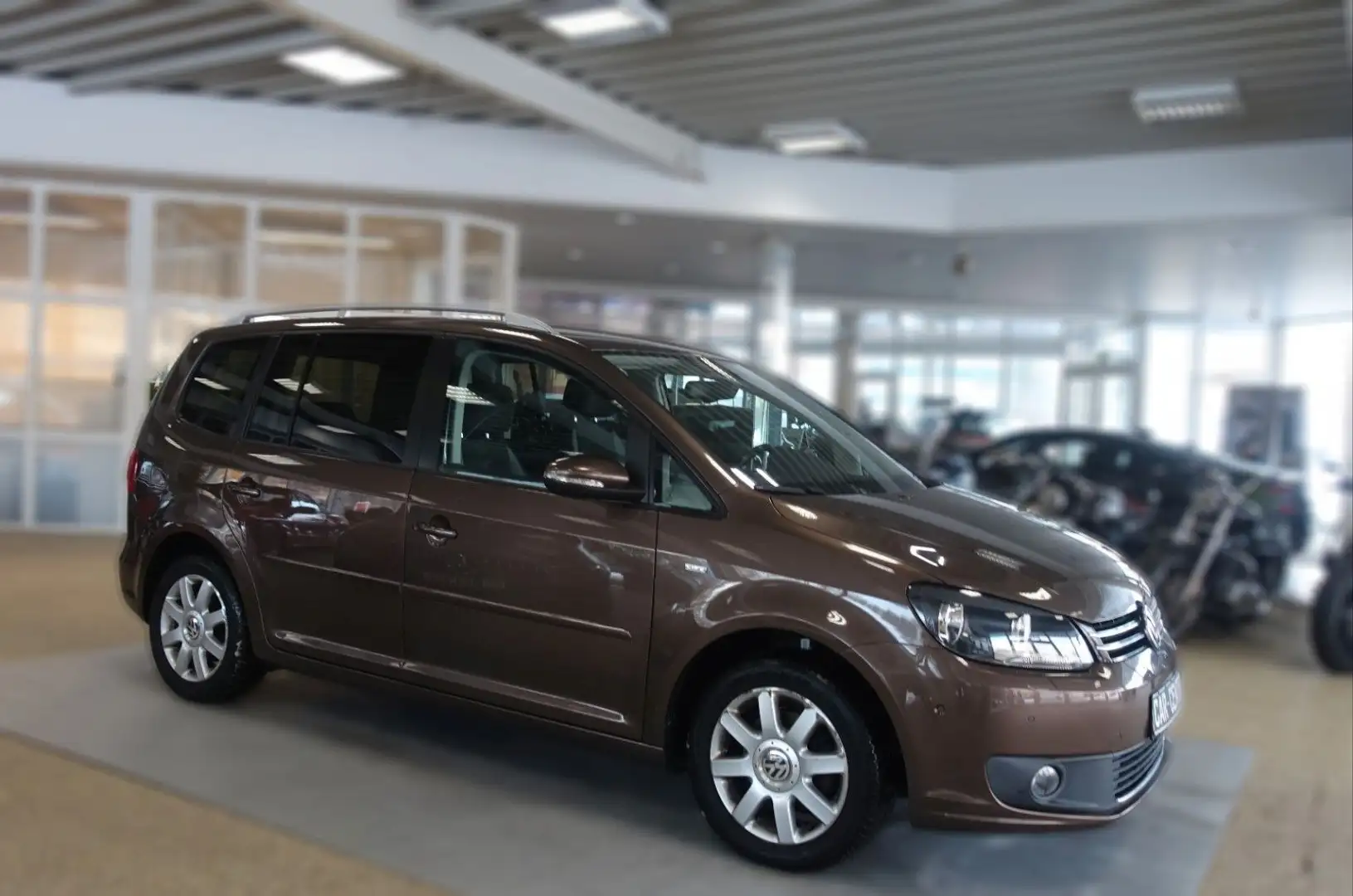 Volkswagen Touran Life PLUS; NAVIG/ AAC/ FSP/ SHZ/ GJR/ AHK Braun - 2