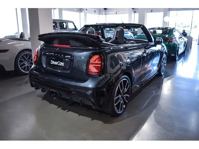 Mini Convertible view 26