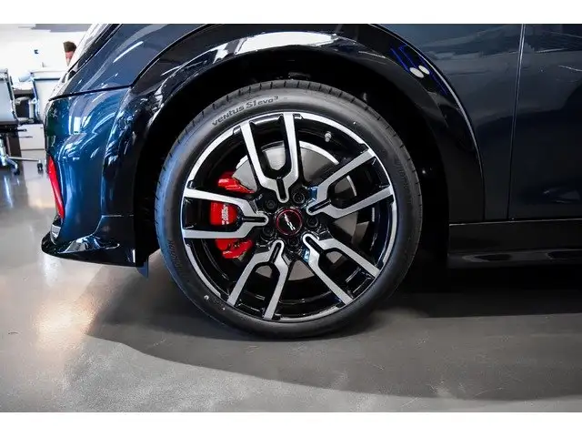 Mini Convertible view 22