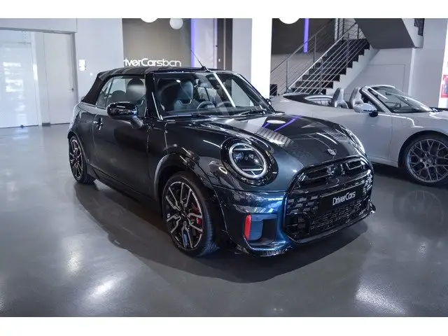 Mini Convertible view 3
