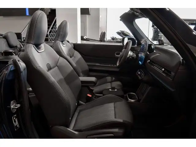 Mini Convertible view 8