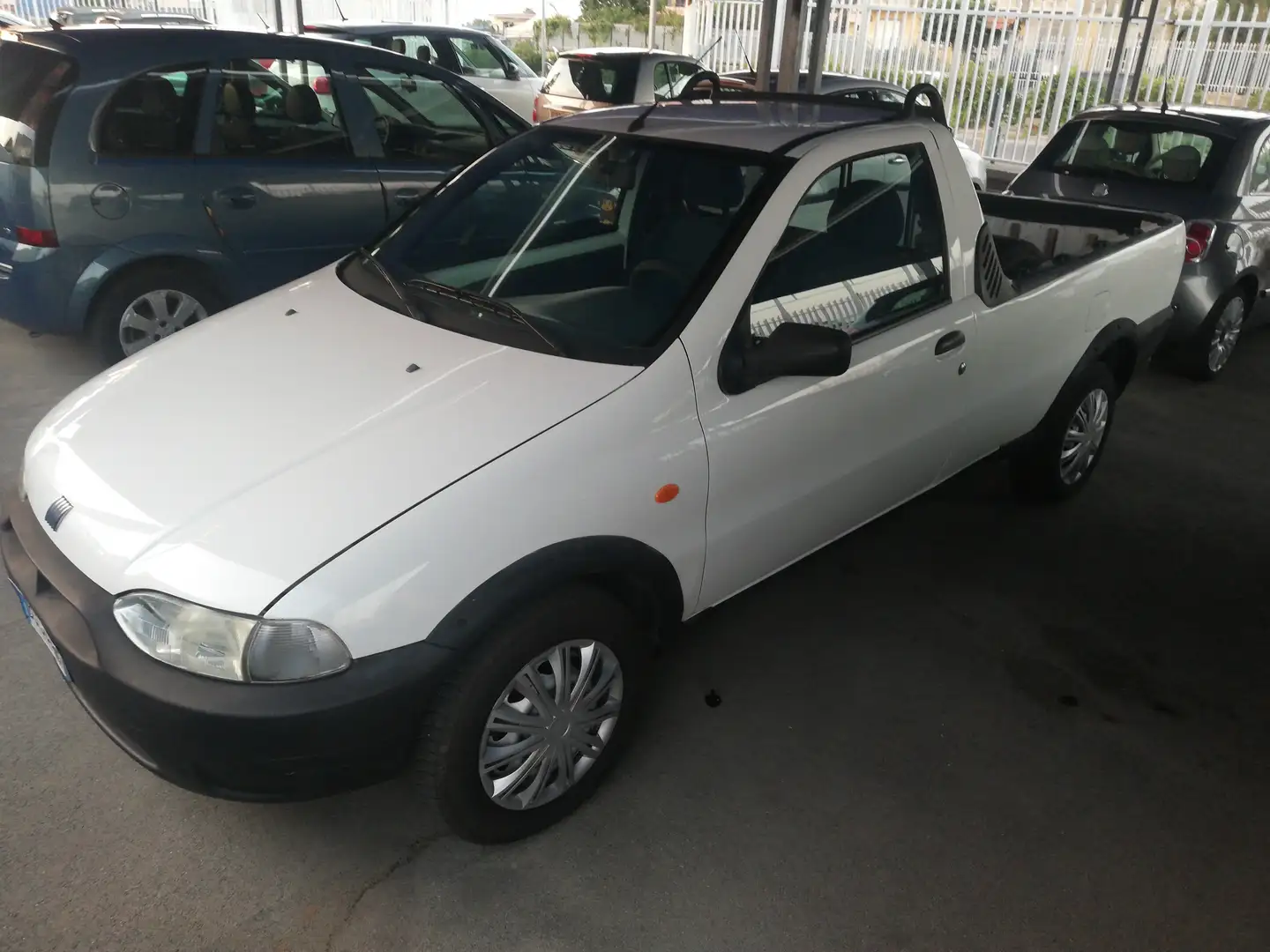 Fiat Strada 1.9 D PIKUP Weiß - 1
