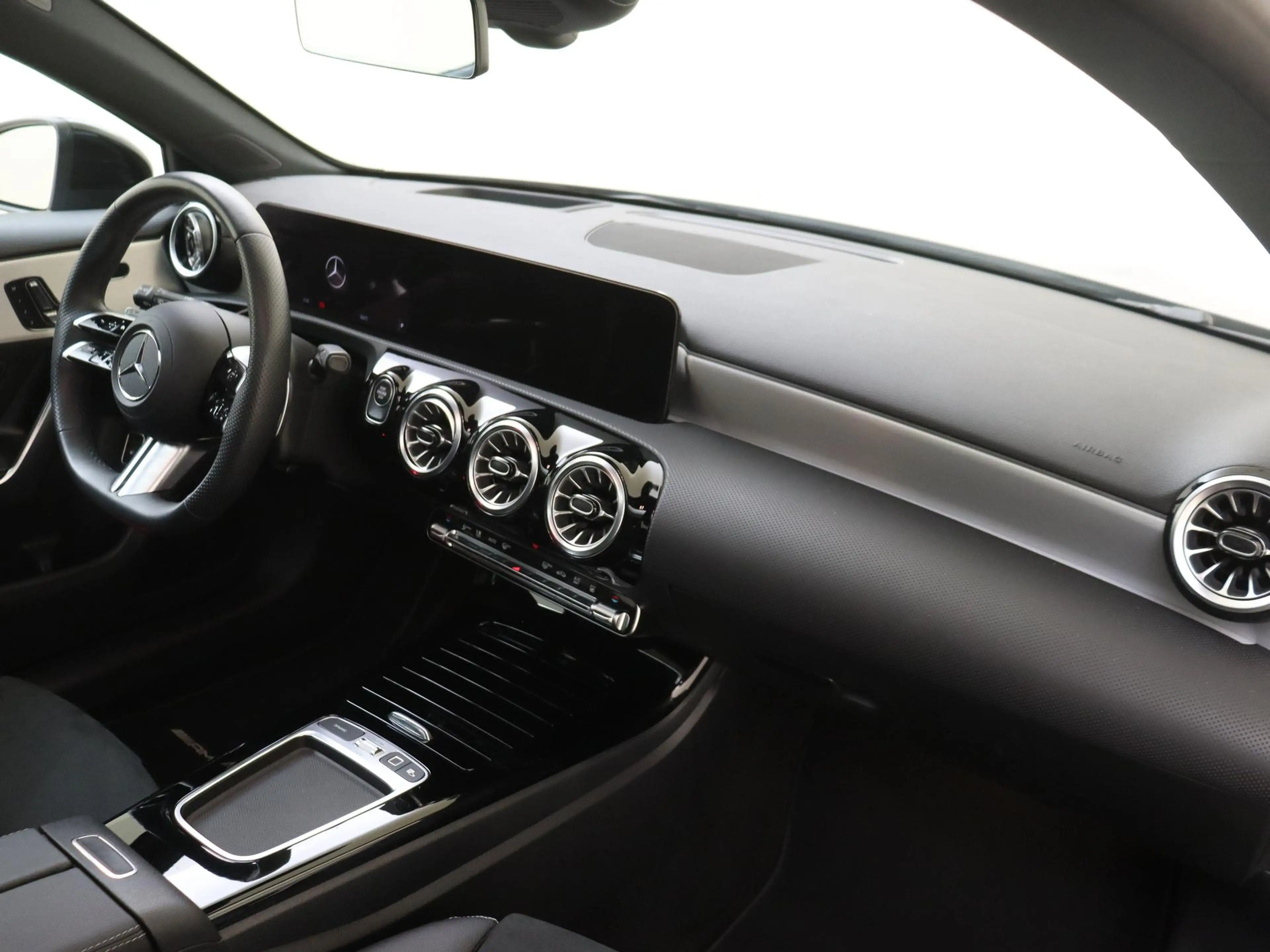 Mercedes-Benz A 250 e Business Solution AMG Panoramadak / Memorystoele — photo 5