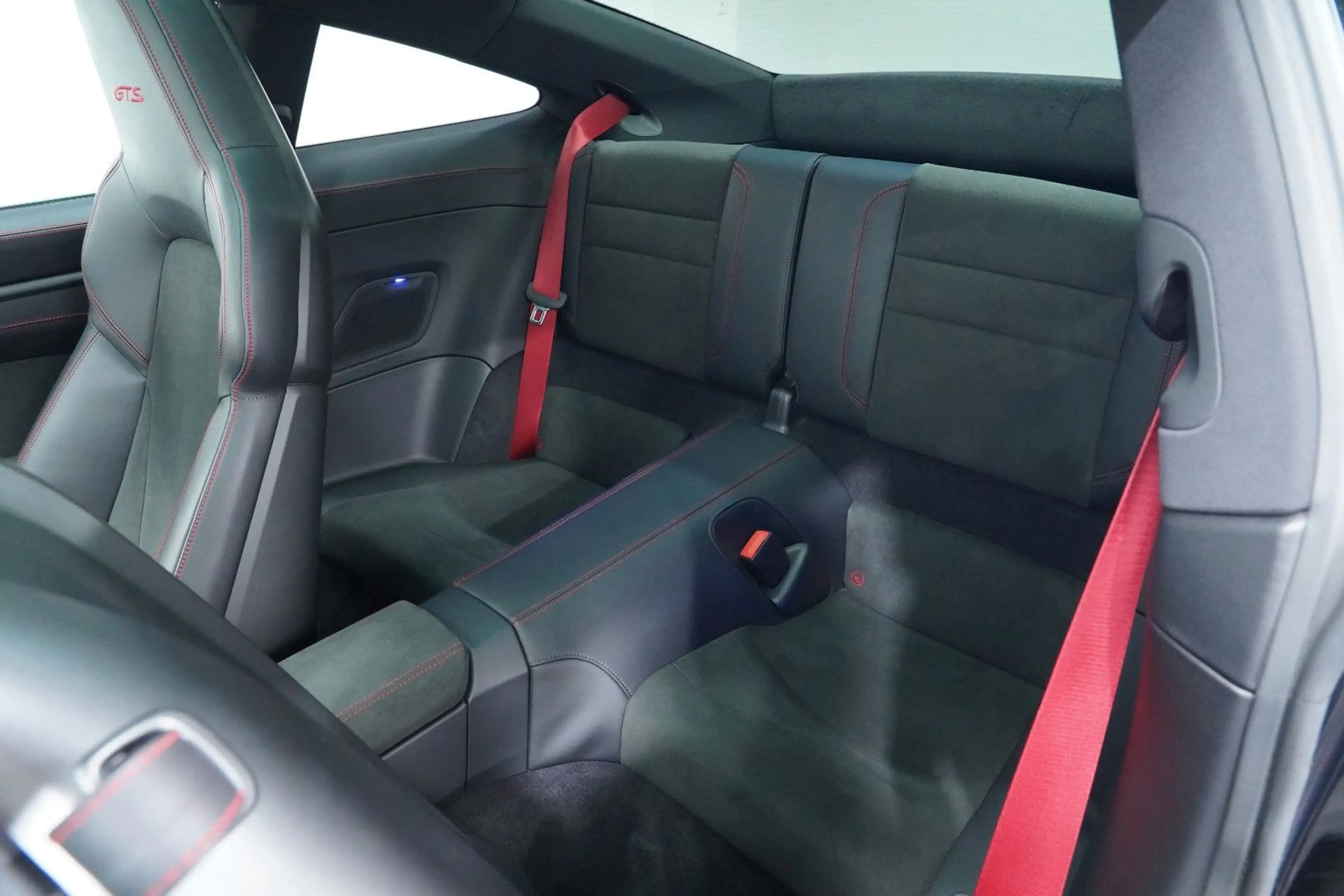 Porsche 992 911 992 GTS Coupé BOSE/LIFT/18-W/INNO-DRIVE/PDLS — photo 12