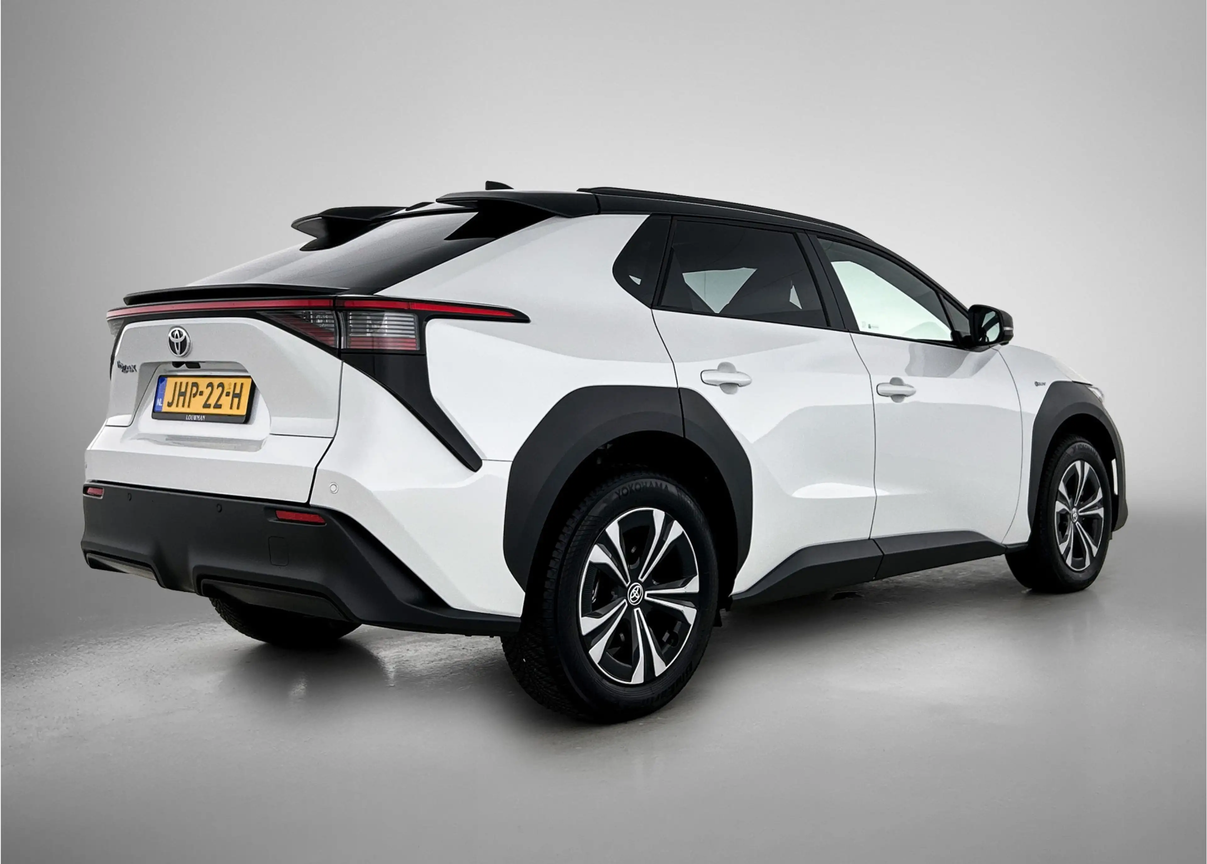 Toyota bZ4X Dynamic 71 kWh Bi-Tone | BTW voertuig | Panoramada — photo 2