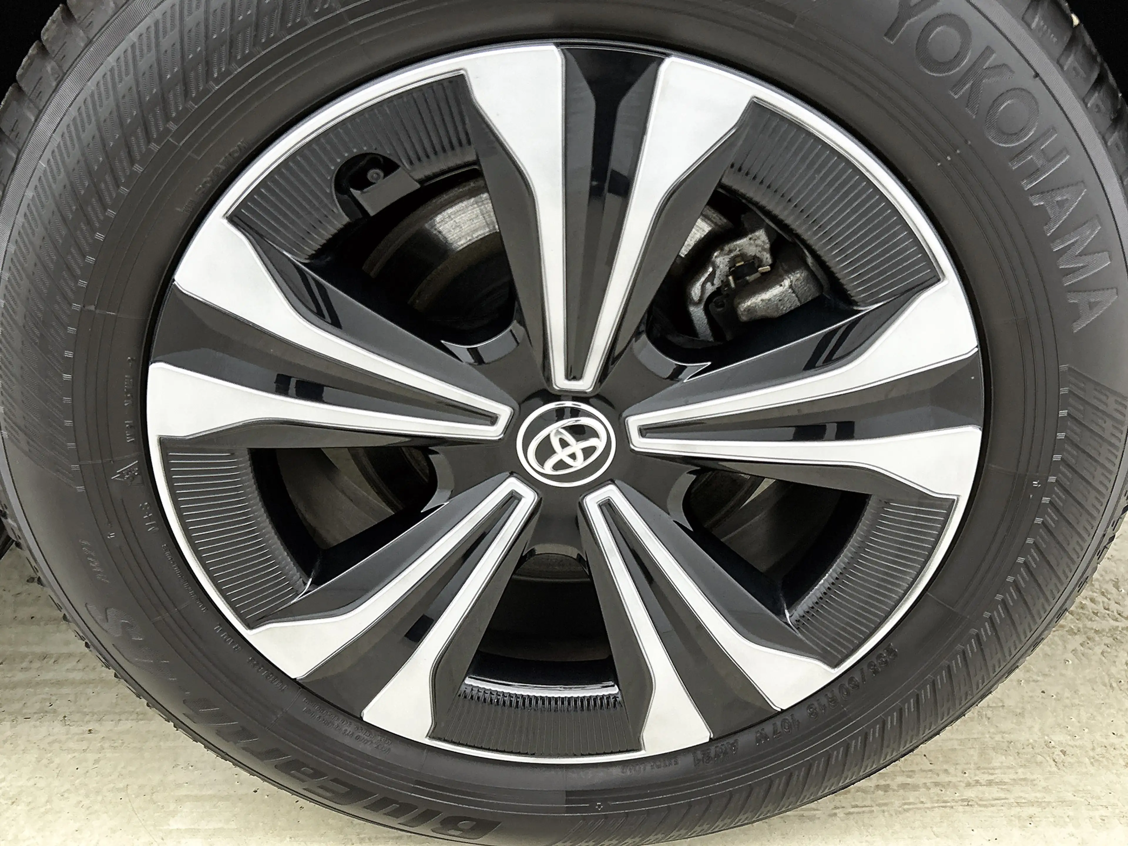 Toyota bZ4X Dynamic 71 kWh Bi-Tone | BTW voertuig | Panoramada — photo 37