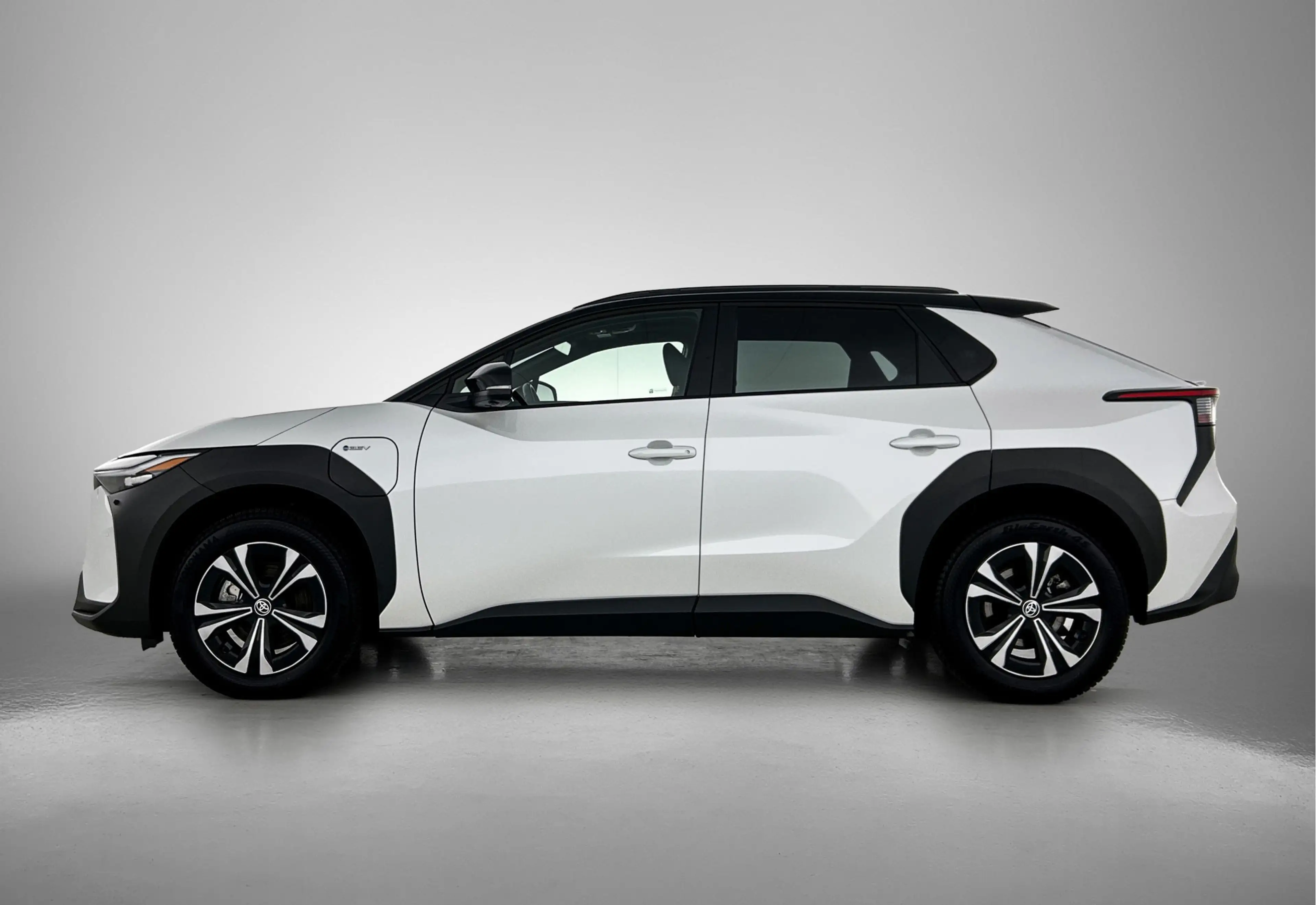 Toyota bZ4X Dynamic 71 kWh Bi-Tone | BTW voertuig | Panoramada — photo 3