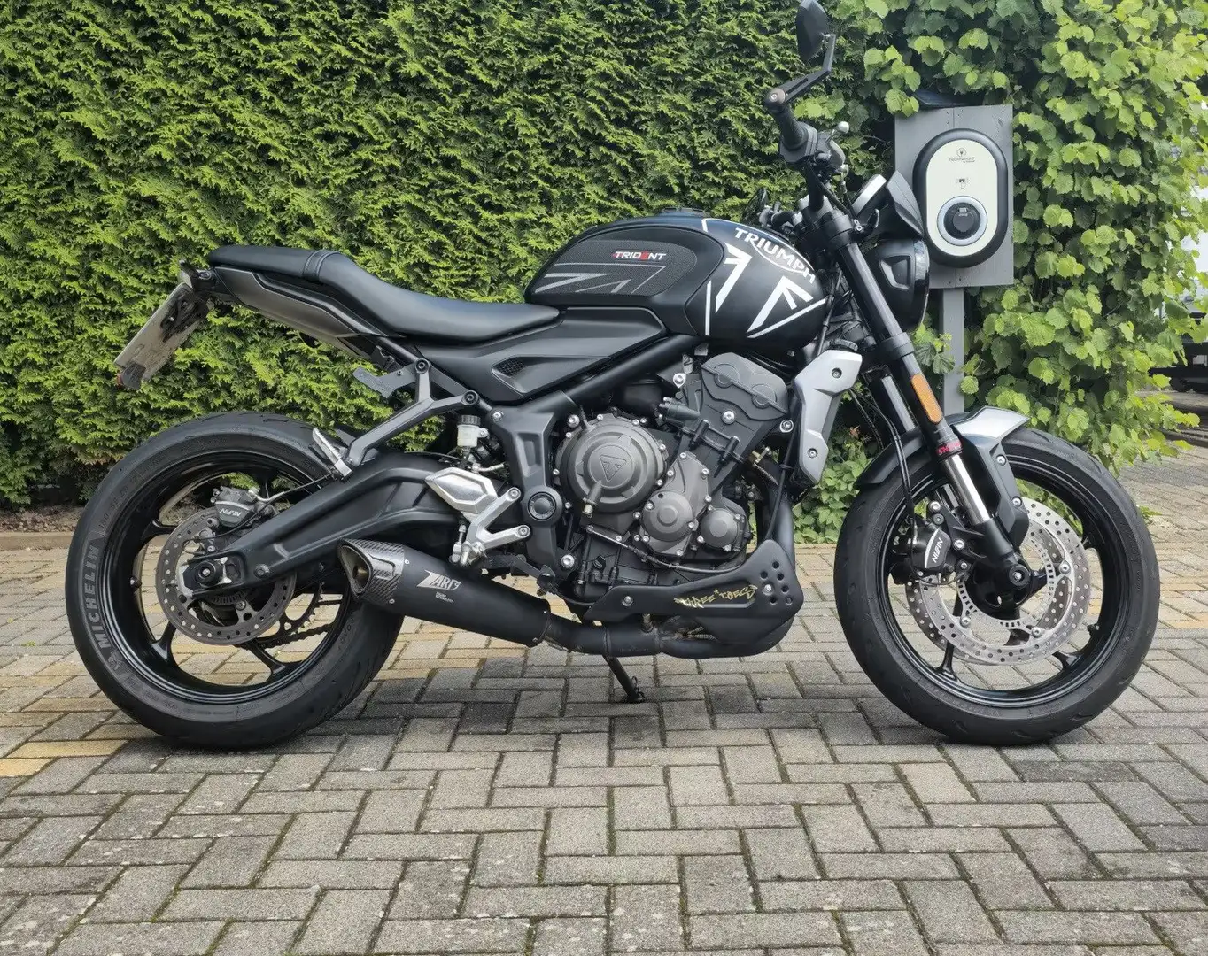 Triumph Trident 660 BLACK MATT mit vielen Extras Fekete - 2