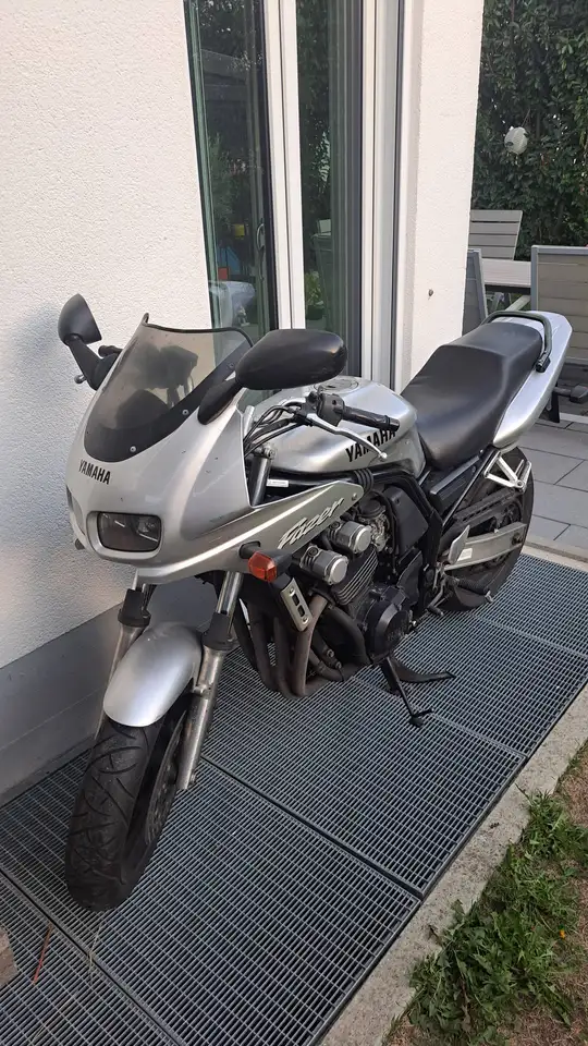 Yamaha FZS 600
