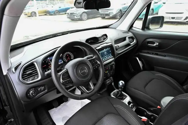 Jeep Renegade view 8