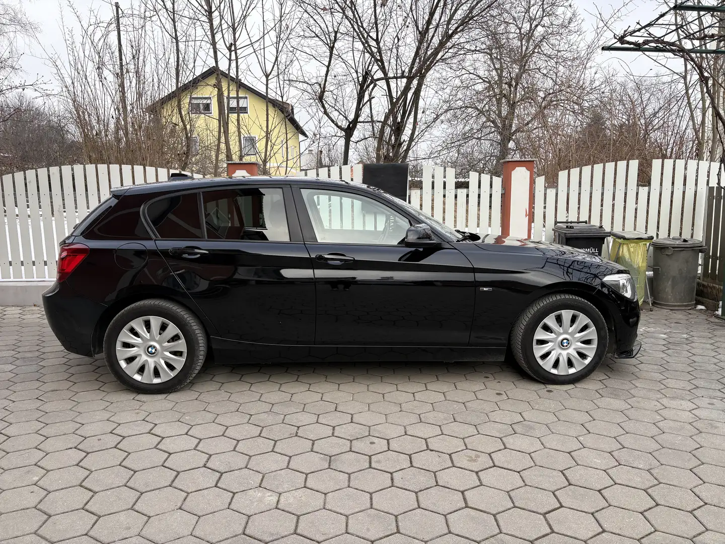 BMW 116 116d Schwarz - 1