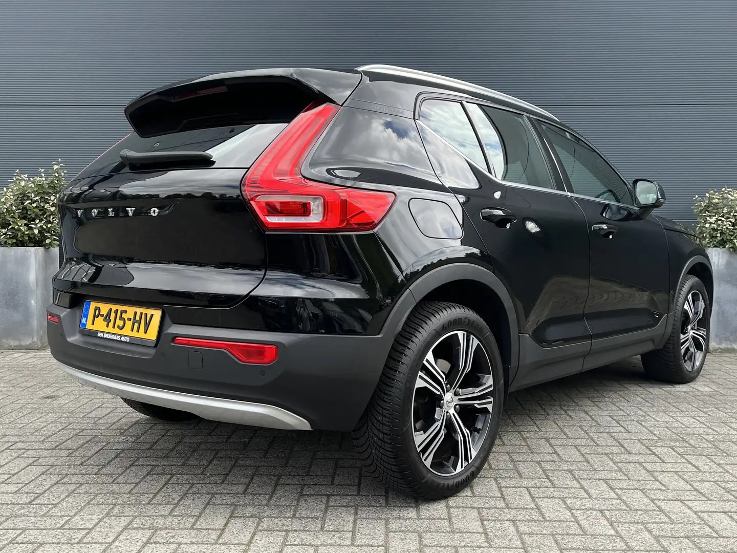 Volvo XC40 1.5 T5 Recharge Inscription | Panoramadak | Harman Zwart - 2