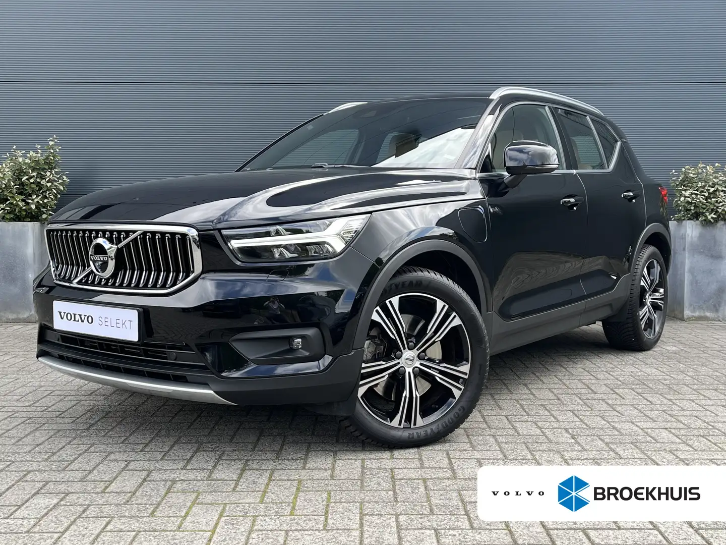 Volvo XC40 1.5 T5 Recharge Inscription | Panoramadak | Harman Zwart - 1