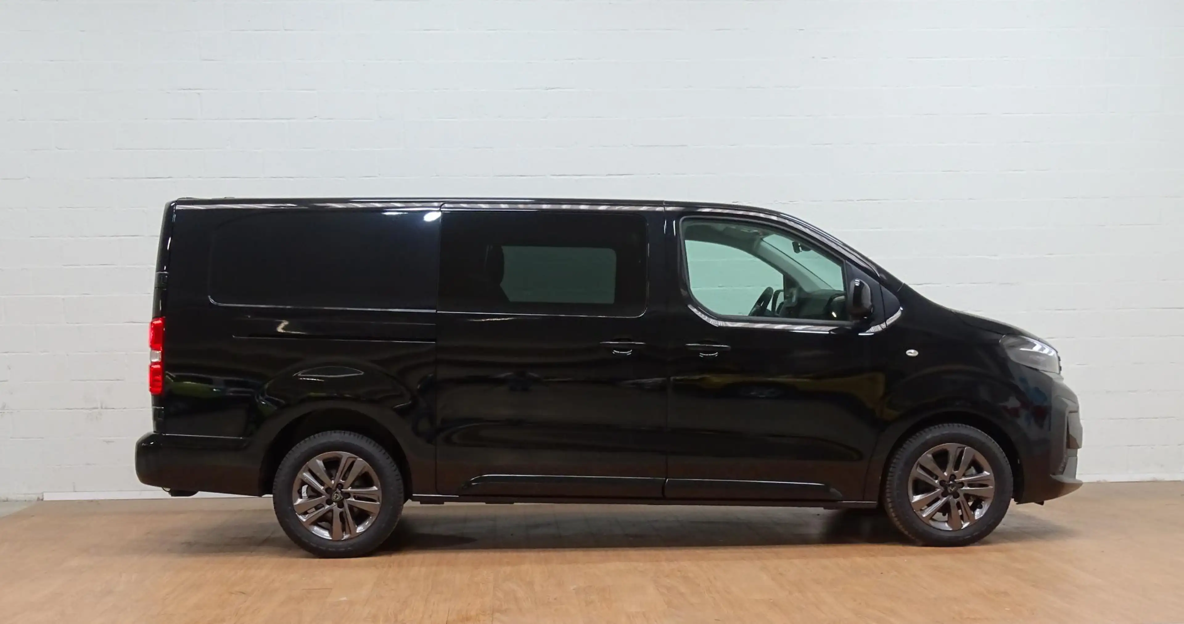 Peugeot Expert Long DC L3 2.2 BlueHDi 180 EAT8 — photo 2