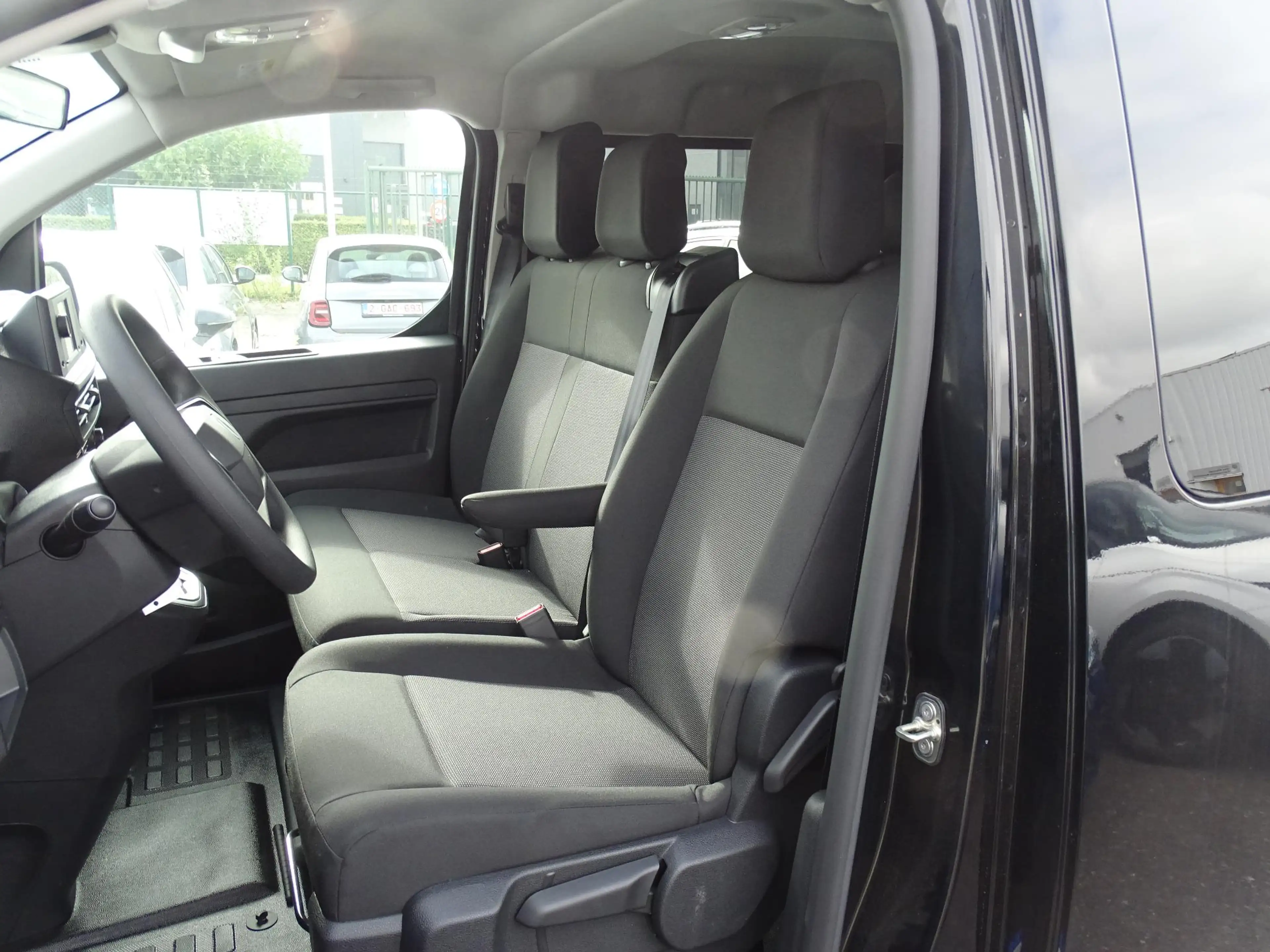 Peugeot Expert Long DC L3 2.2 BlueHDi 180 EAT8 — photo 6