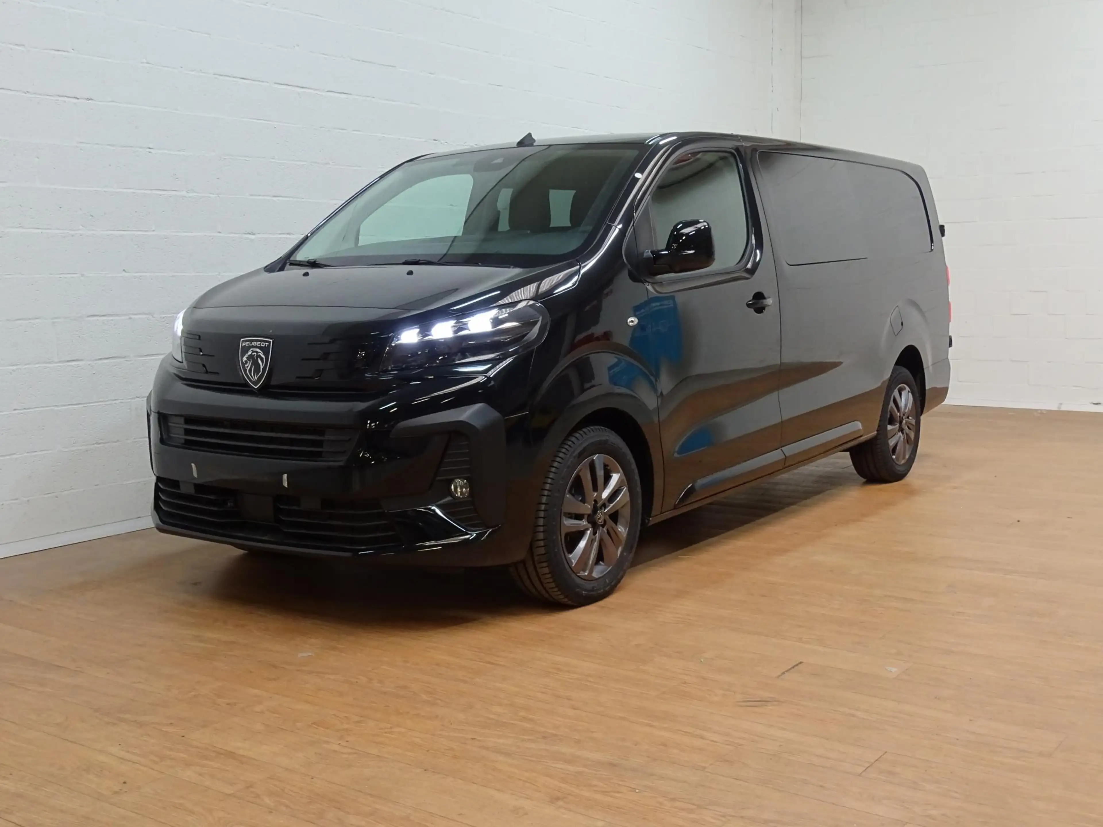 Peugeot Expert Long DC L3 2.2 BlueHDi 180 EAT8 — photo 5