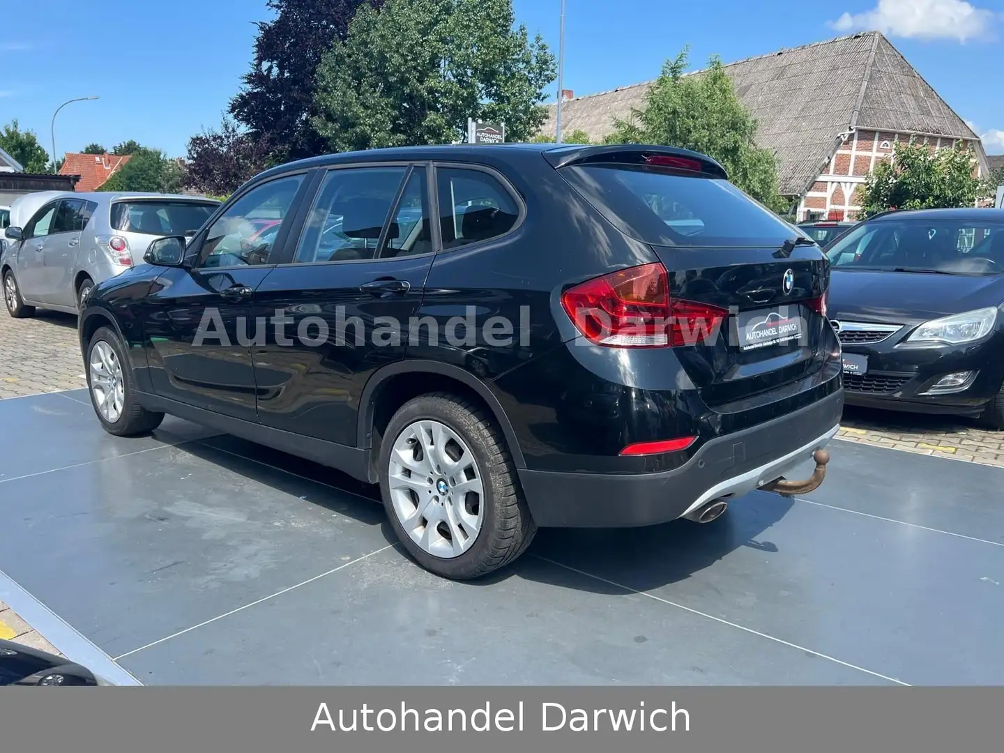 BMW X1 18 d xDrive Xenon/Ahk/6-Gang 1.Hand Noir - 2