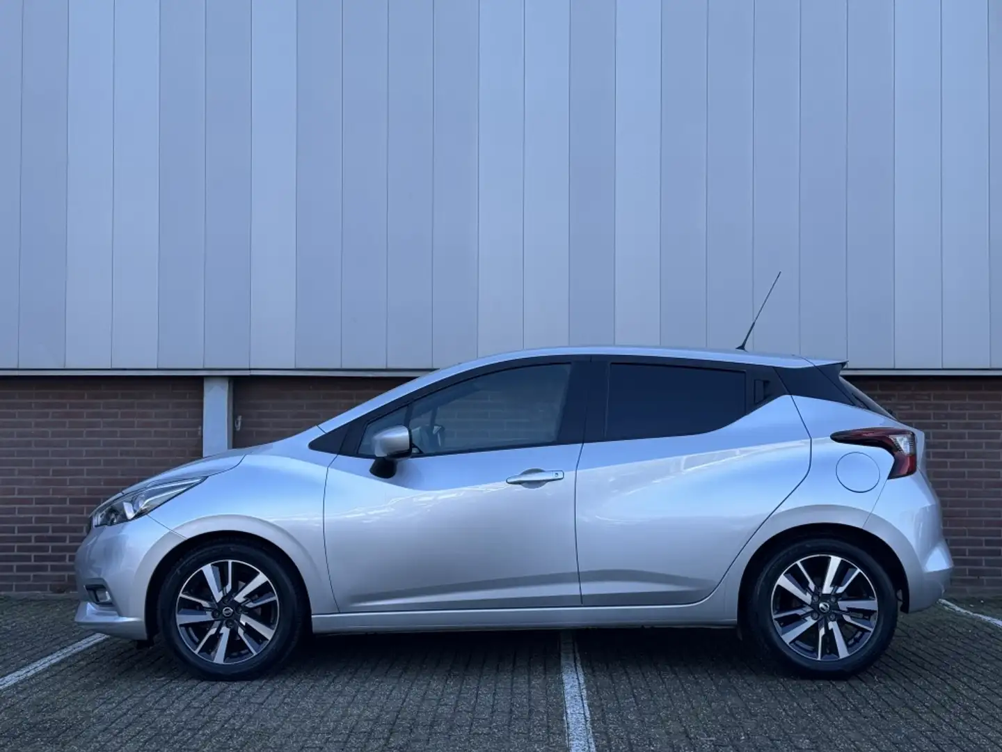 Nissan Micra 0.9 IG-T N-Connecta Grijs - 2