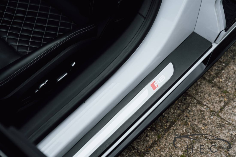 Audi R8 Spyder - RWD 5.2 — photo 19