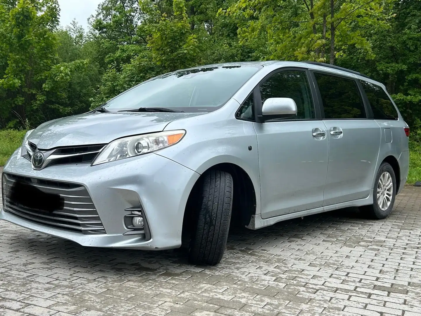 Toyota Sienna 4WD- 7 Sitzer Zilver - 1