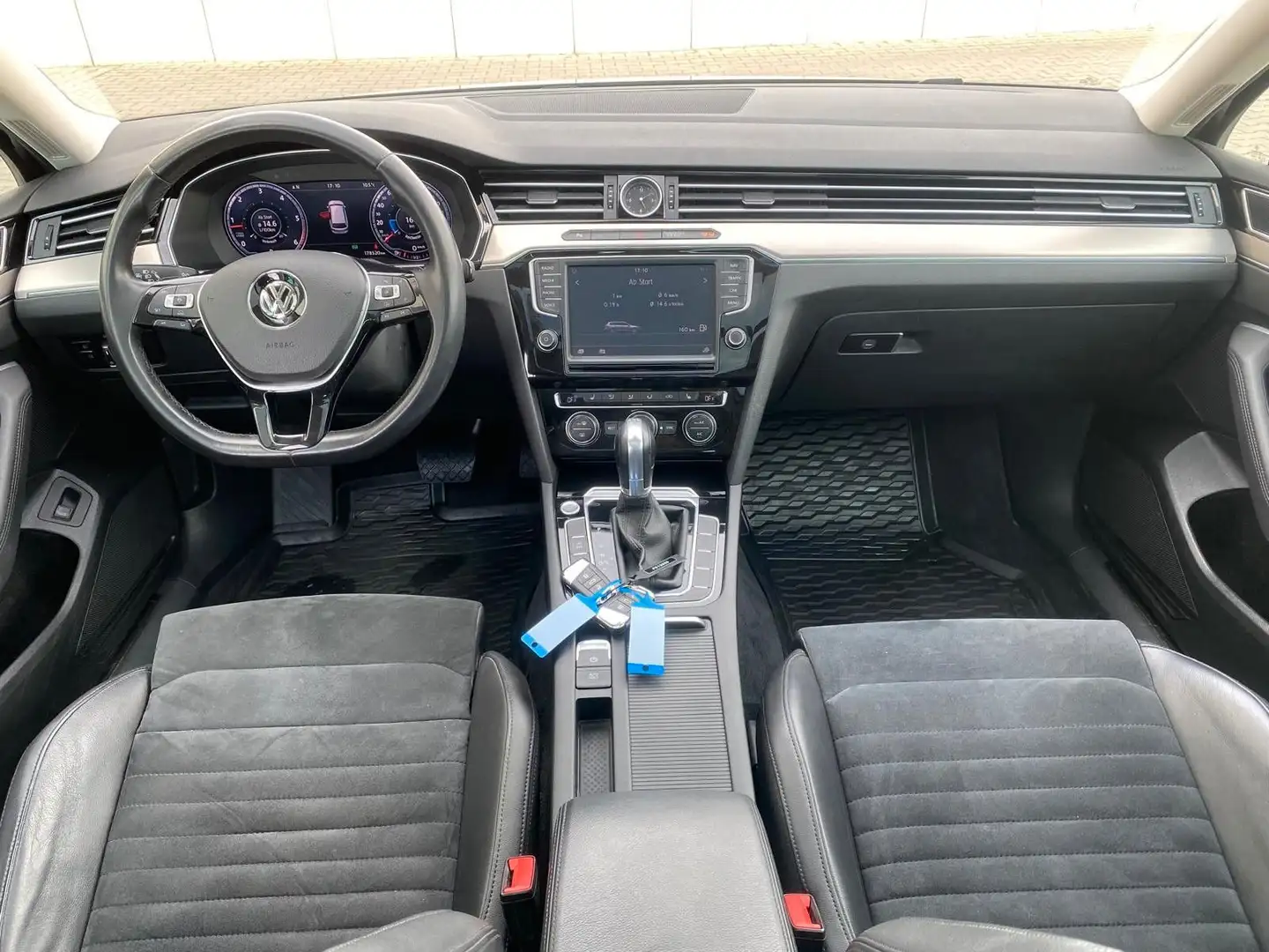 Volkswagen Passat Variant Highline BMT|PANO|LED|Virtual|ACC Negro - 2