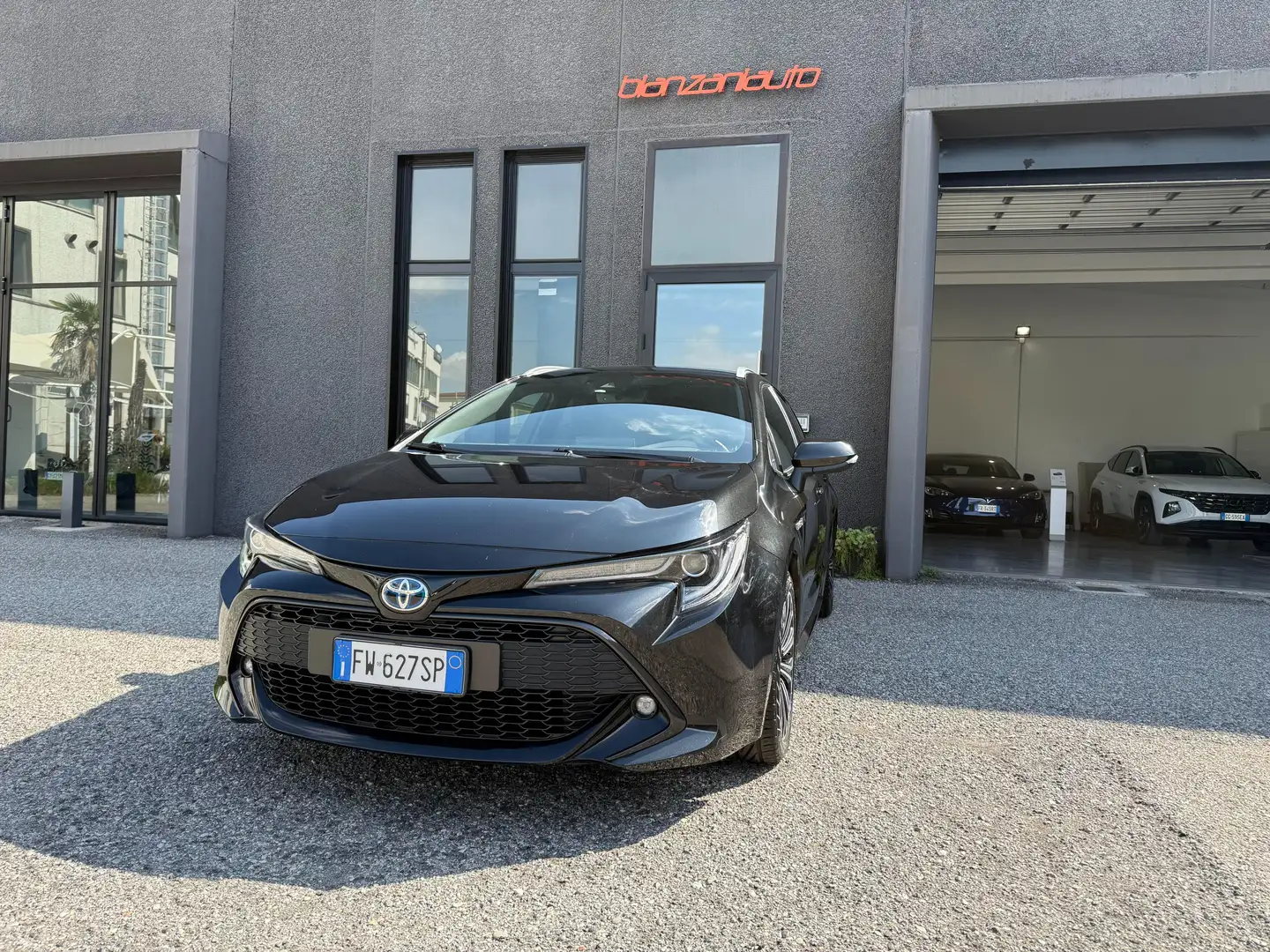 Toyota Corolla 2.0h Lounge cvt Noir - 1