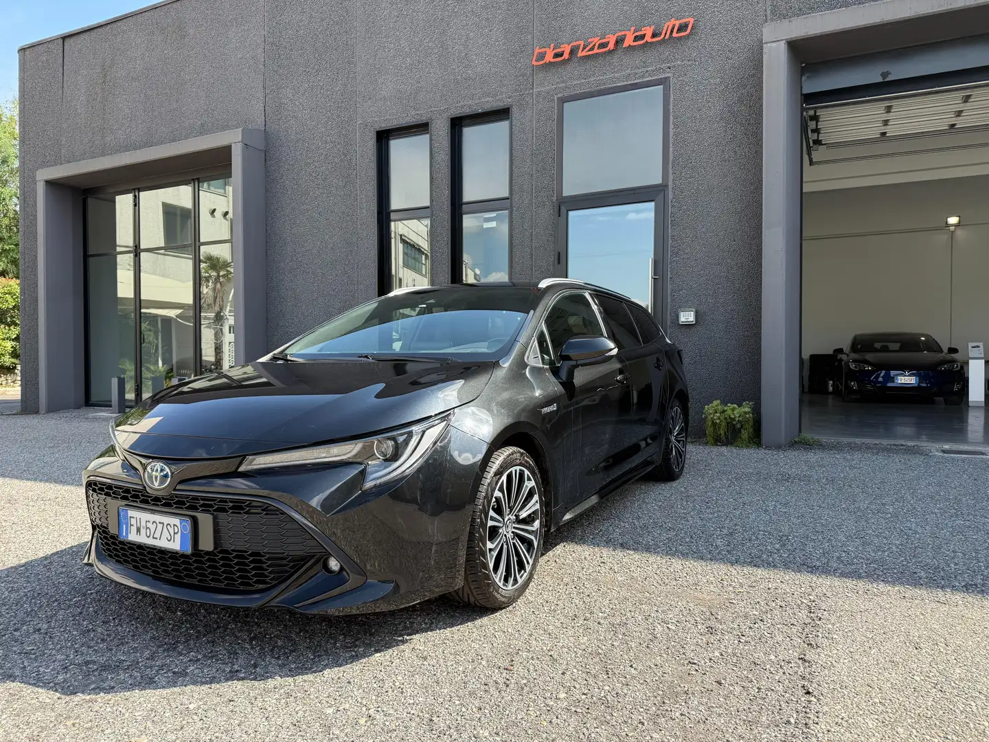 Toyota Corolla 2.0h Lounge cvt Noir - 2