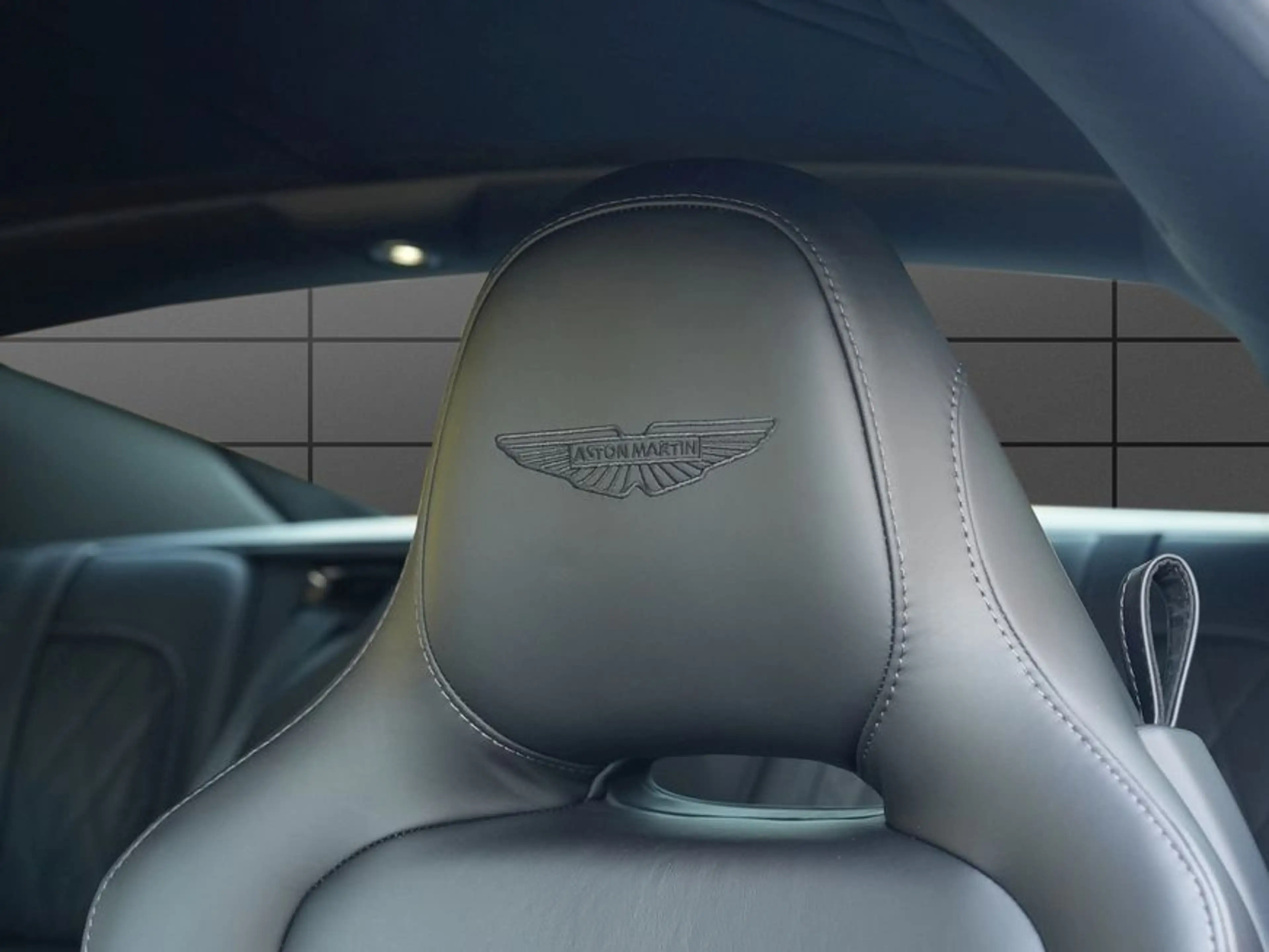 Aston Martin DB12 Coupe — photo 5