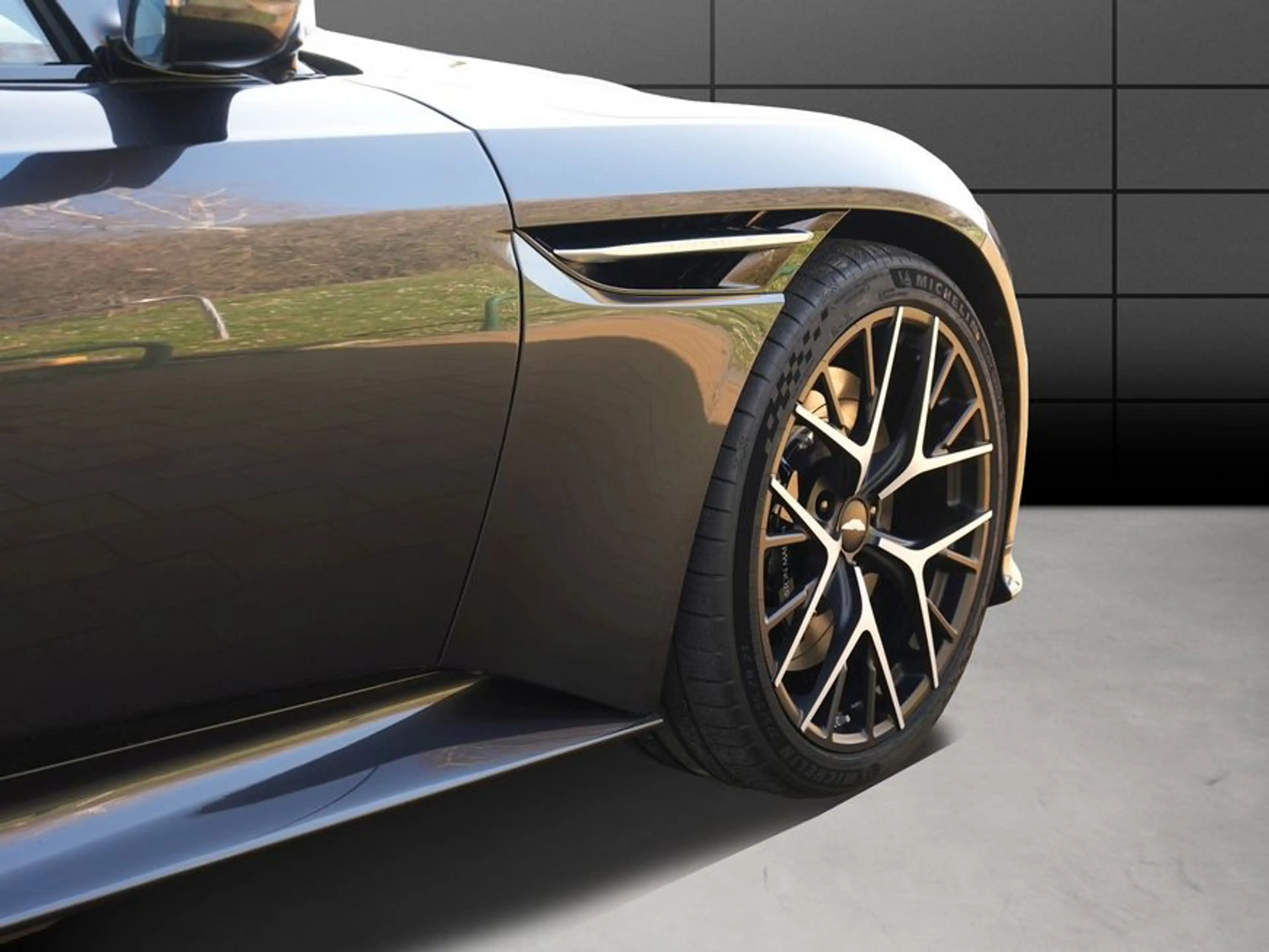 Aston Martin DB12 Coupe — photo 9