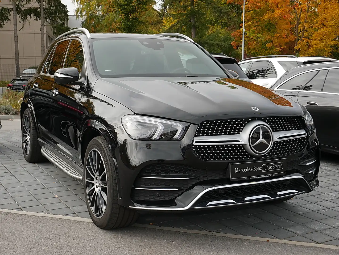 Mercedes-Benz GLE 300 d 4M AMG+DISTRONIC+PANO+AHK+360+AIRMATIC Schwarz - 2