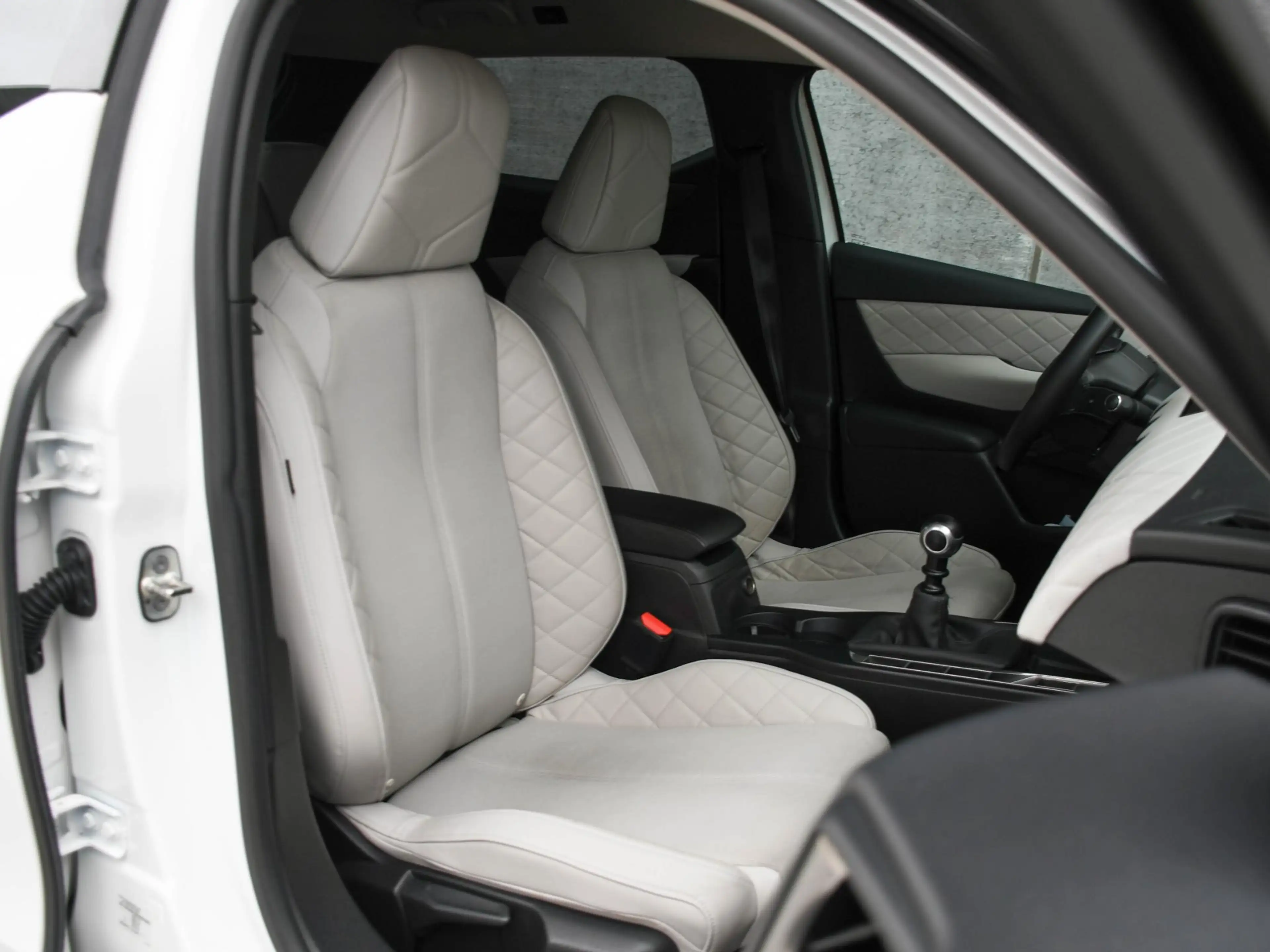 DS Automobiles DS 3 Crossback So Chic 1.2 PureTech 100pk FOCAL | CRUISE | DAB | — photo 9