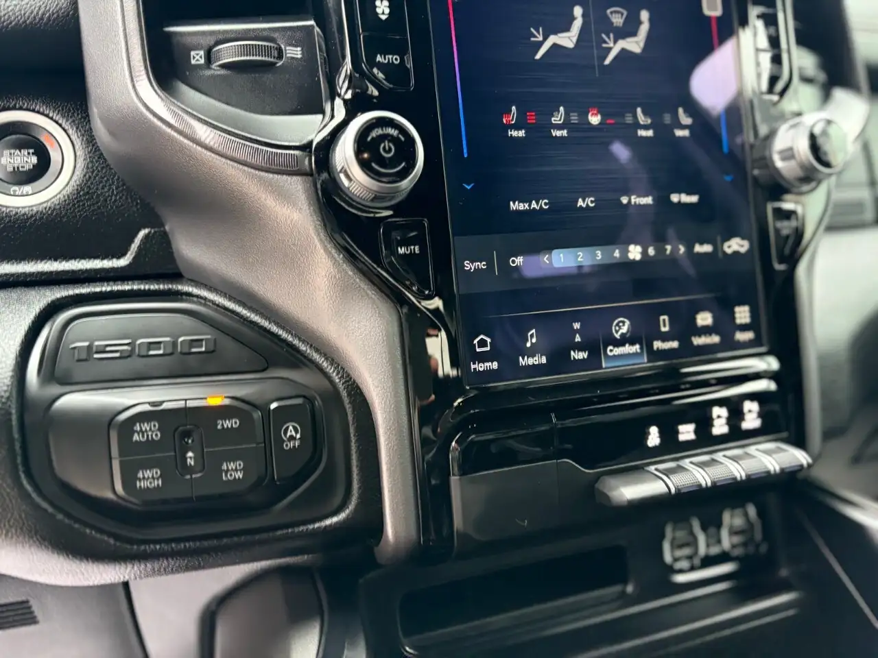 RAM 1500 снимка RAM 1500