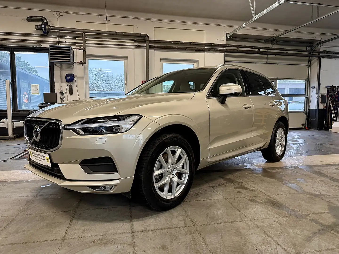 Volvo XC60 B4 Momentum Pro Geartronic Frontantrieb Maro - 2