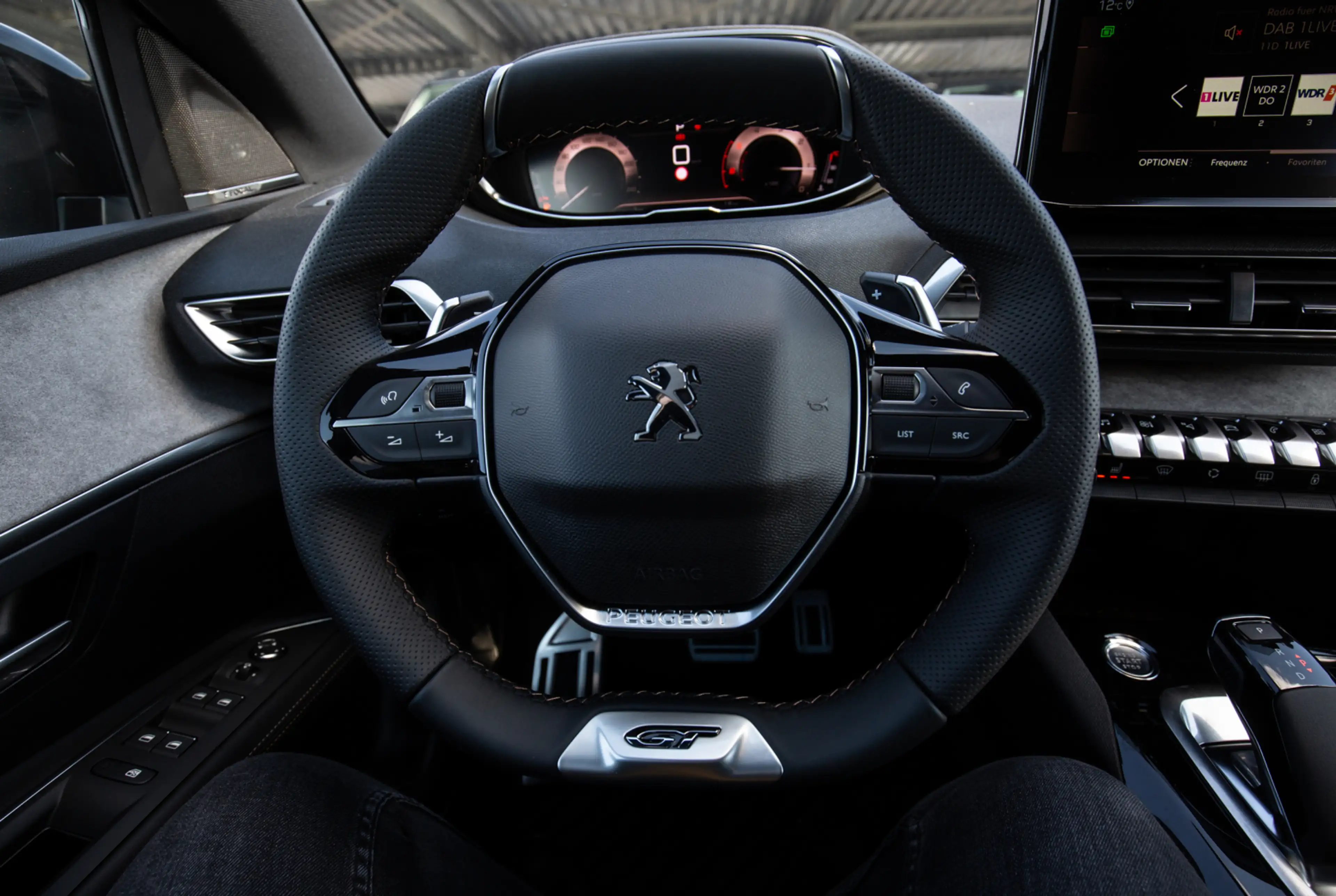 Peugeot 3008 GT 1.5 BlueHDi 130 EAT8 *PANO*EASY-PAKET*SHZ*MIRROR SCREEN* — photo 15