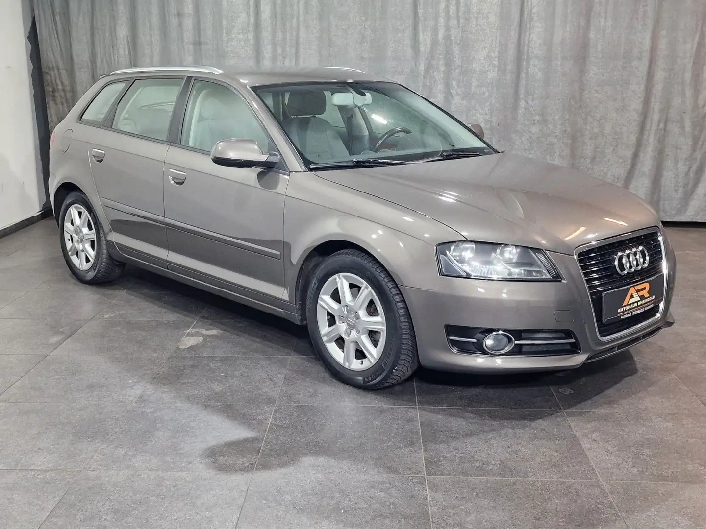 Audi A3 Sportback 2.0 TDI Ambiente Gris - 2