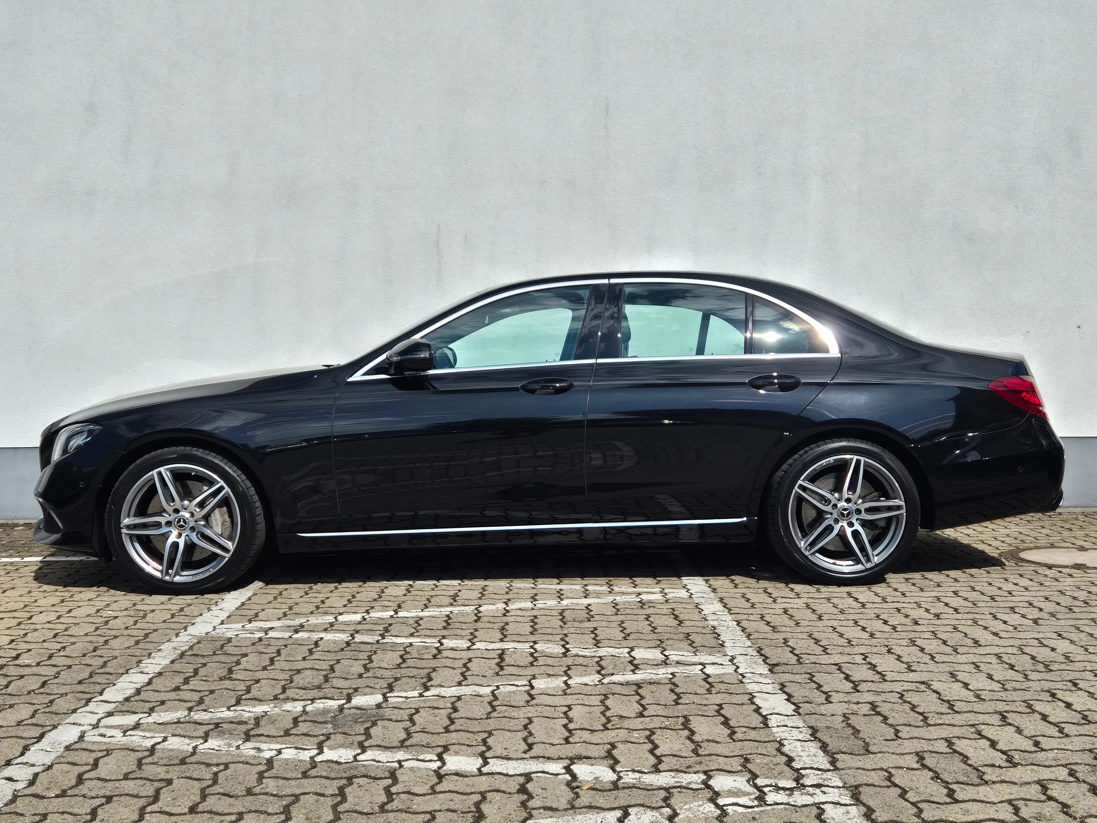 Mercedes-Benz E 450 4Matic*19"AMG*LED*Navi*Avantgarde*Ambiente*Artico* — photo 2