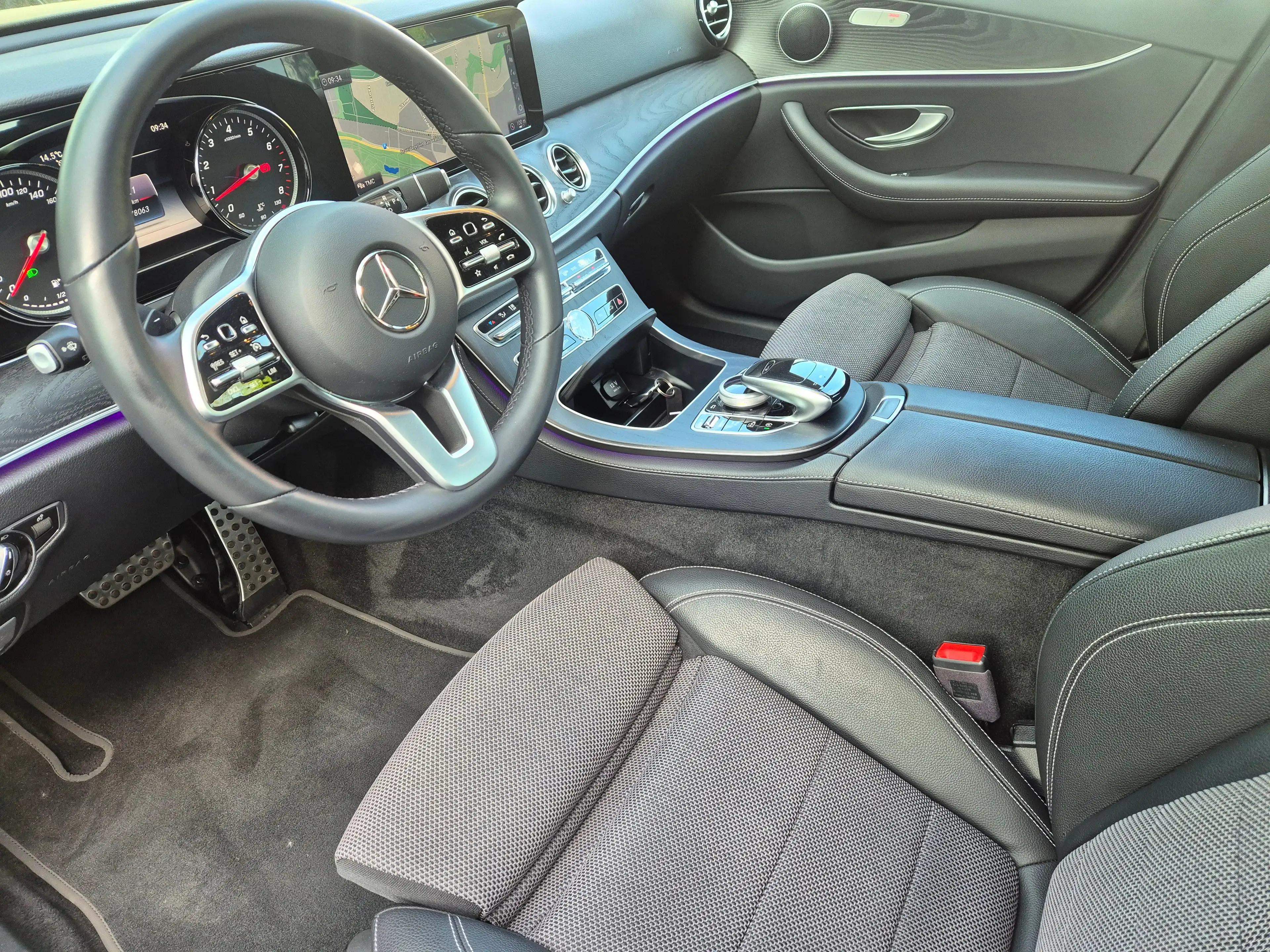 Mercedes-Benz E 450 4Matic*19"AMG*LED*Navi*Avantgarde*Ambiente*Artico* — photo 12