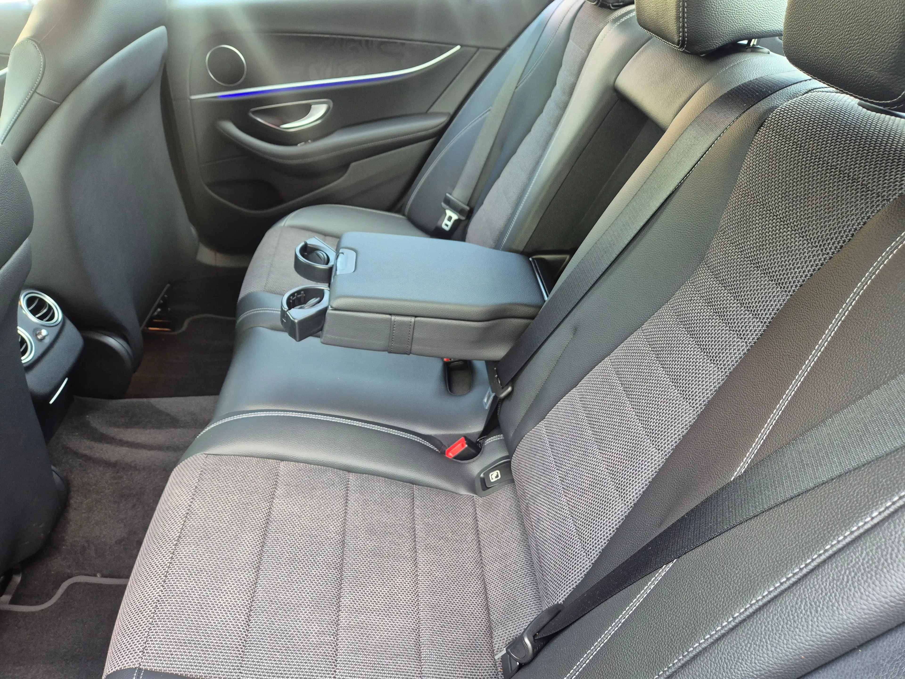 Mercedes-Benz E 450 4Matic*19"AMG*LED*Navi*Avantgarde*Ambiente*Artico* — photo 14