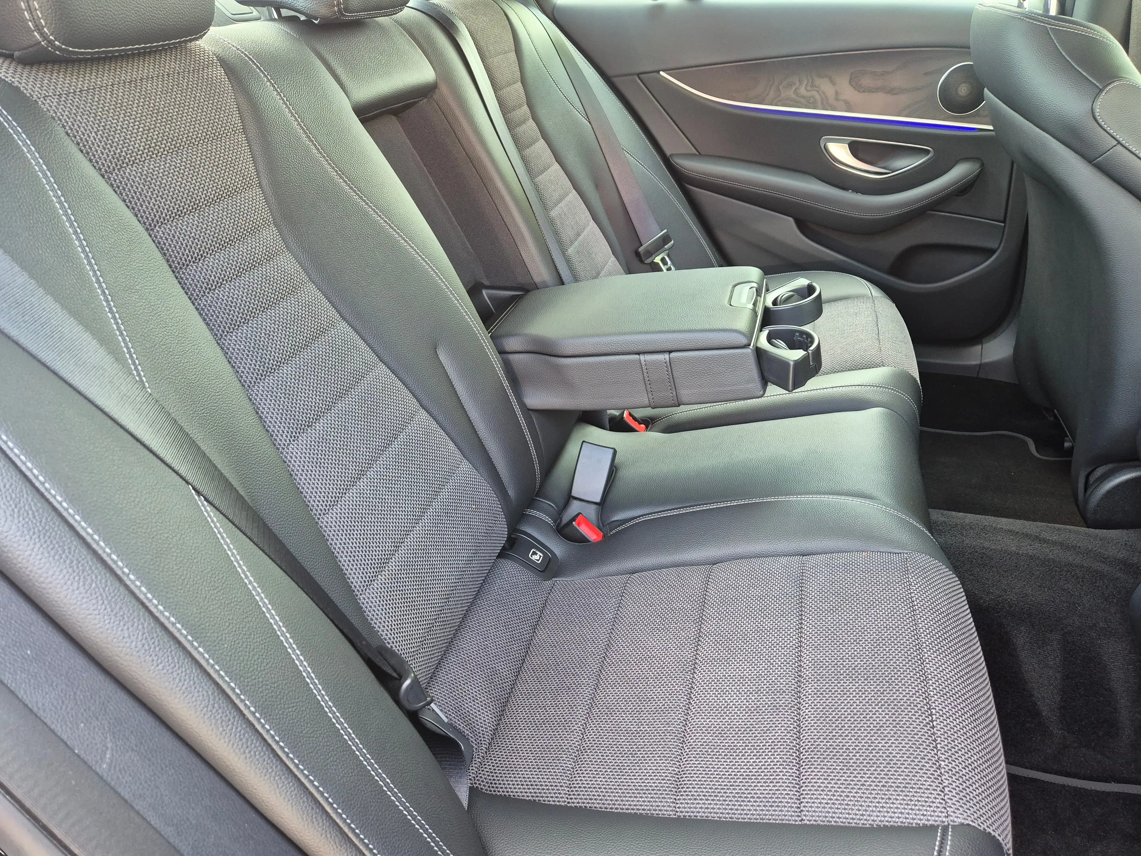 Mercedes-Benz E 450 4Matic*19"AMG*LED*Navi*Avantgarde*Ambiente*Artico* — photo 15