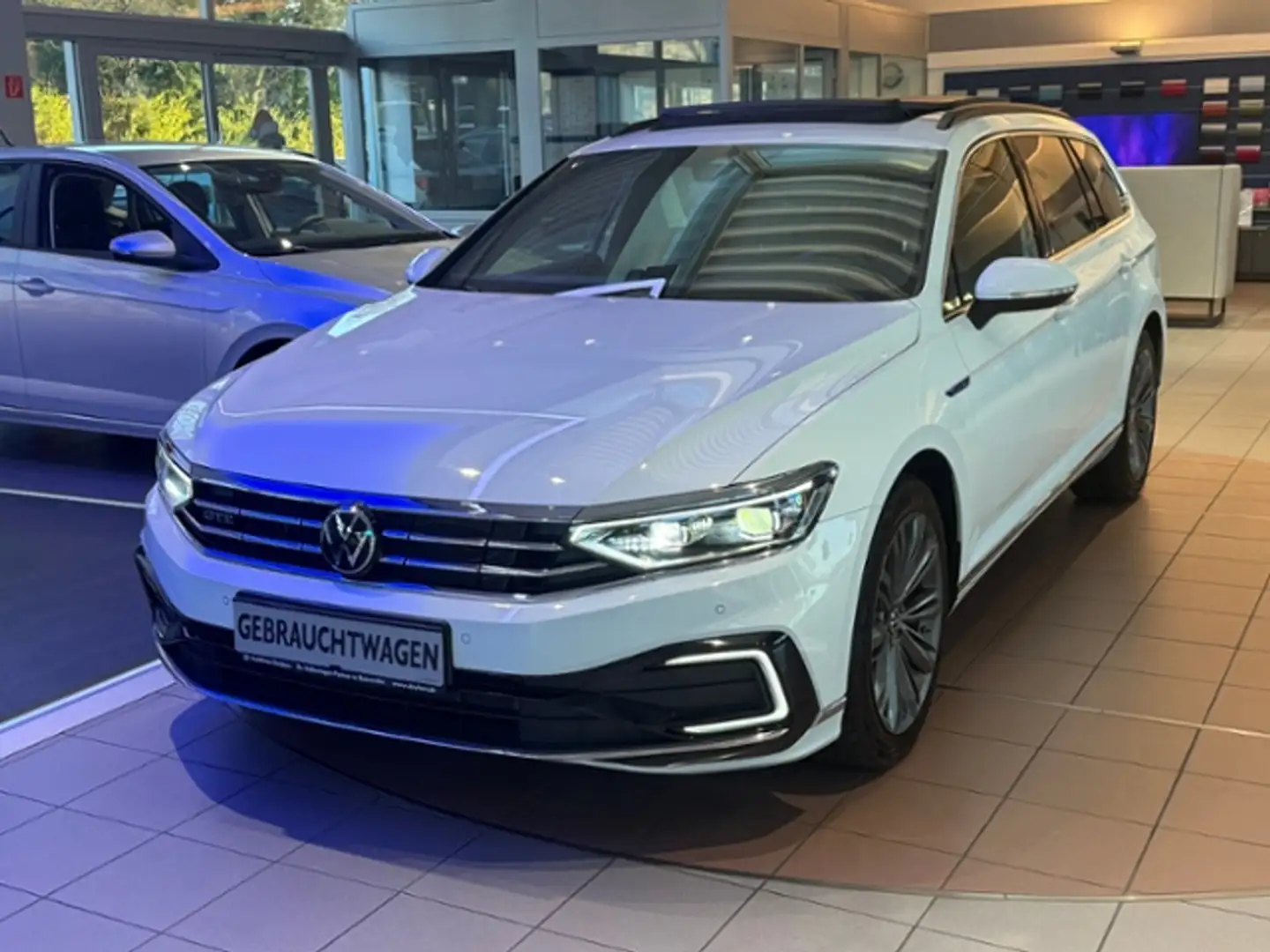 Volkswagen Passat Variant 1.4 TSI Hybrid GTE PANO DCC NAVI Weiß - 2