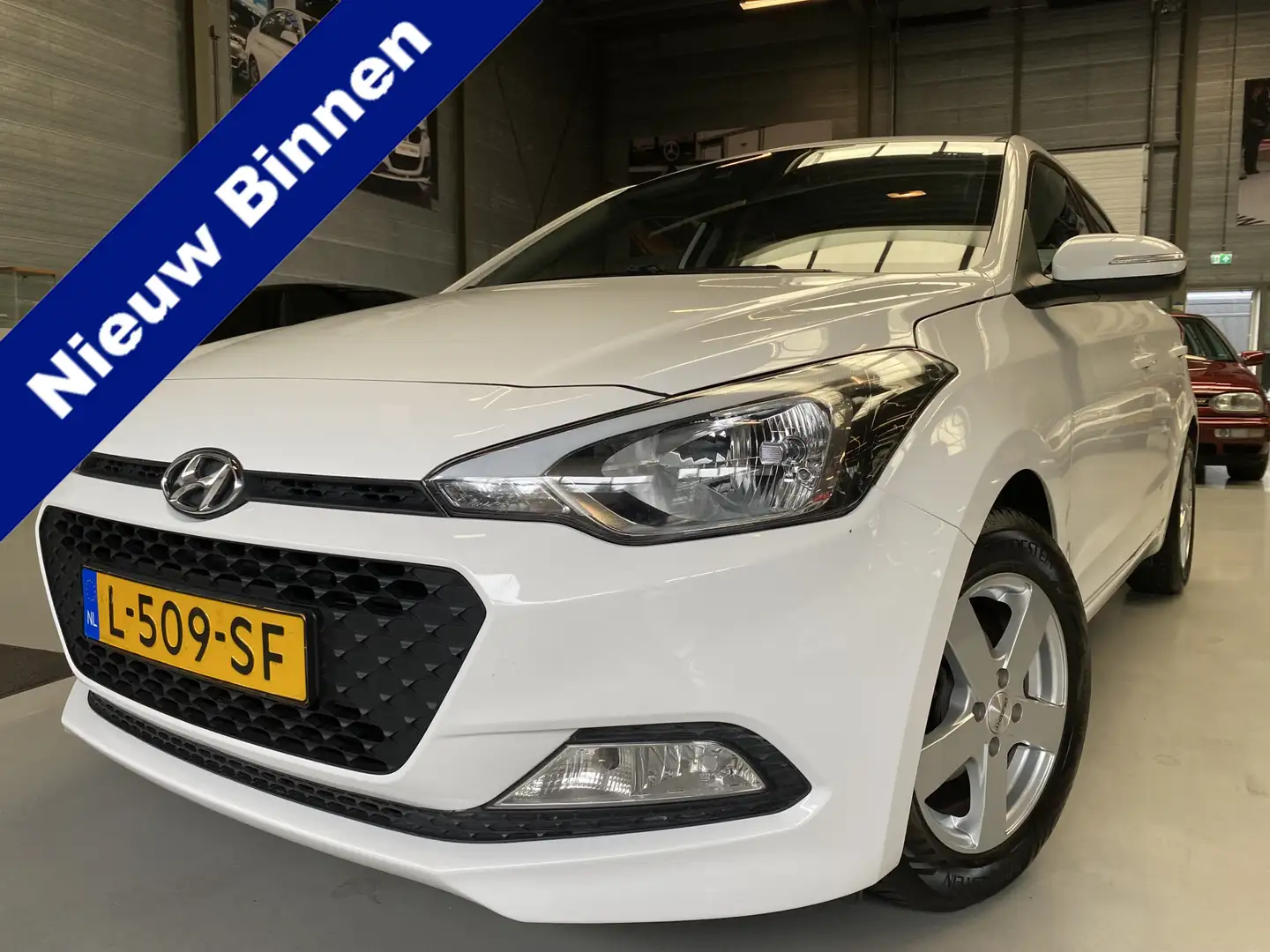 Hyundai i20 1.2 HP i-Motion Stoelverwarming, Trekhaak Wit - 1