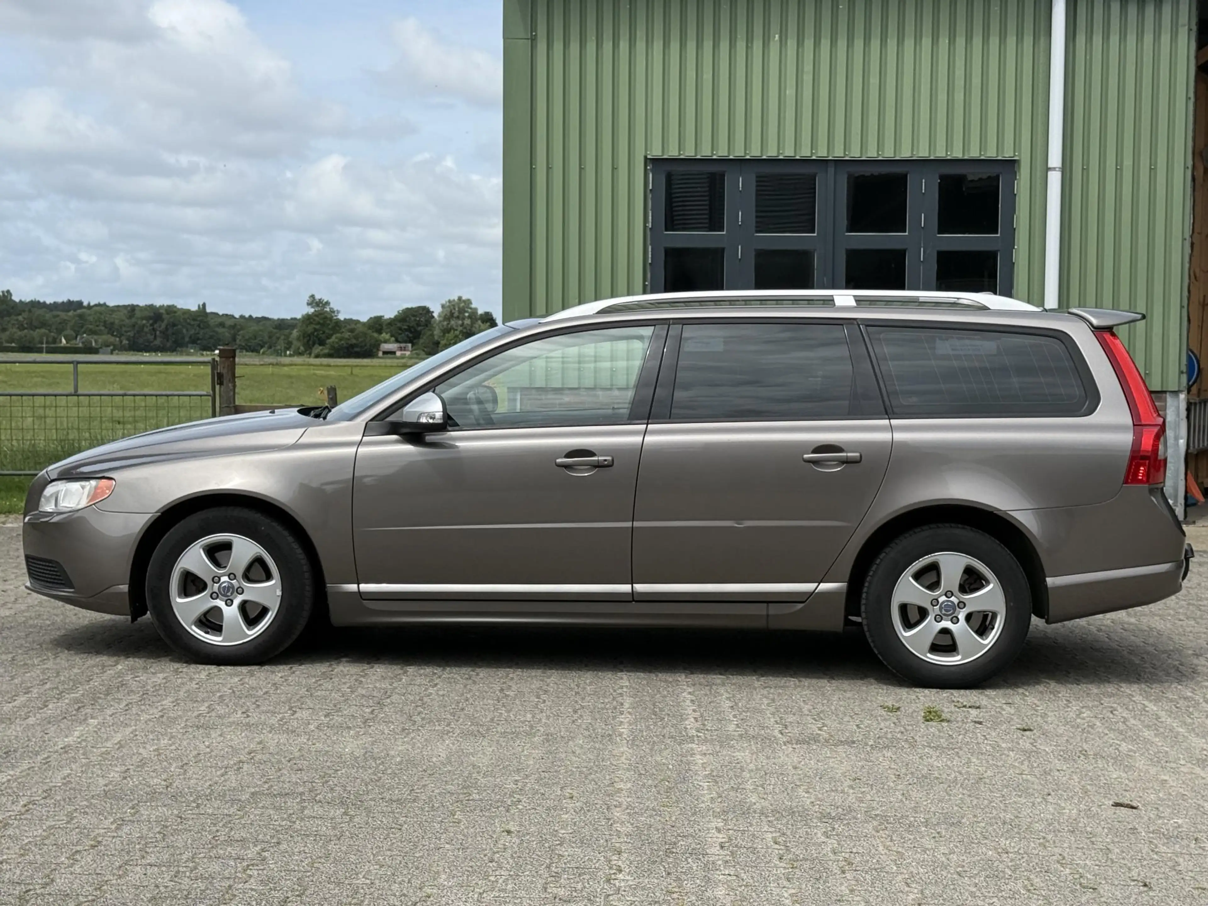 Volvo V70 1.6 T4 Momentum | Trekhaak | Stoelverwarming | Ond — photo 9