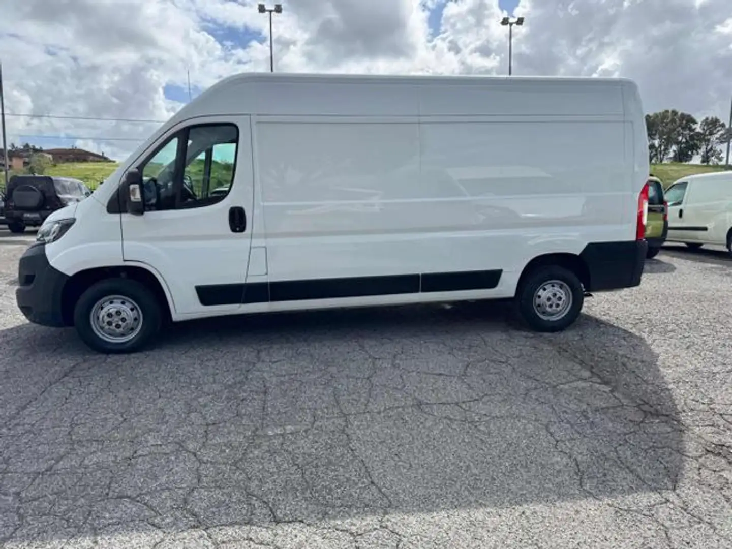 Peugeot Boxer 335 2.0 BlueHDi 130CV L3 H2 bijela - 2